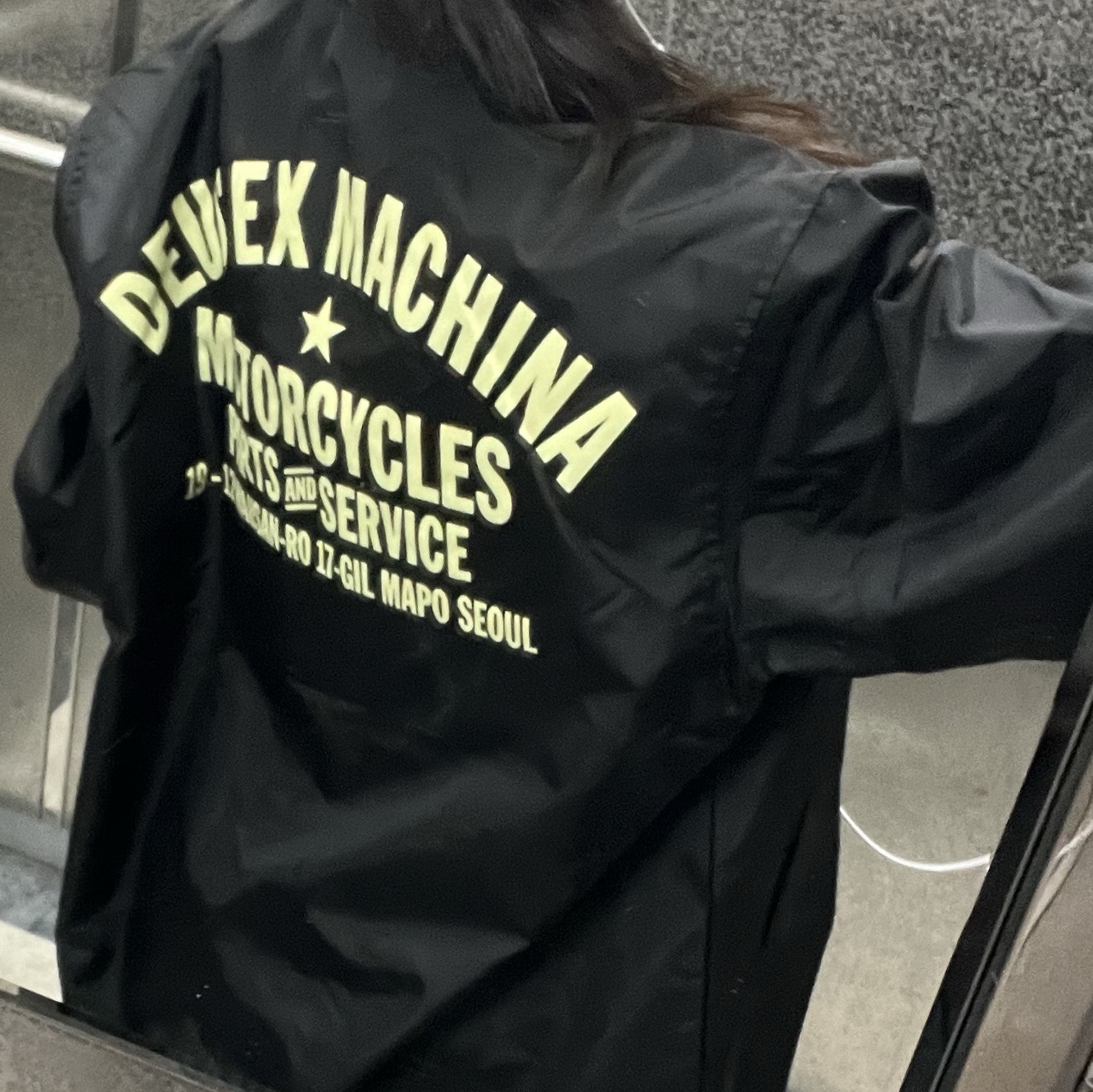 Deus Ex Machina Tokyo Asakusa Address Coach Jacket Black 착용 스타일 - 1