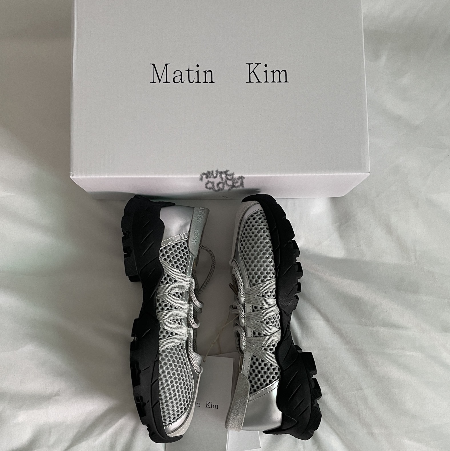 (W) Matin Kim Mesh Ballet Sneakers Silver 착용 스타일
