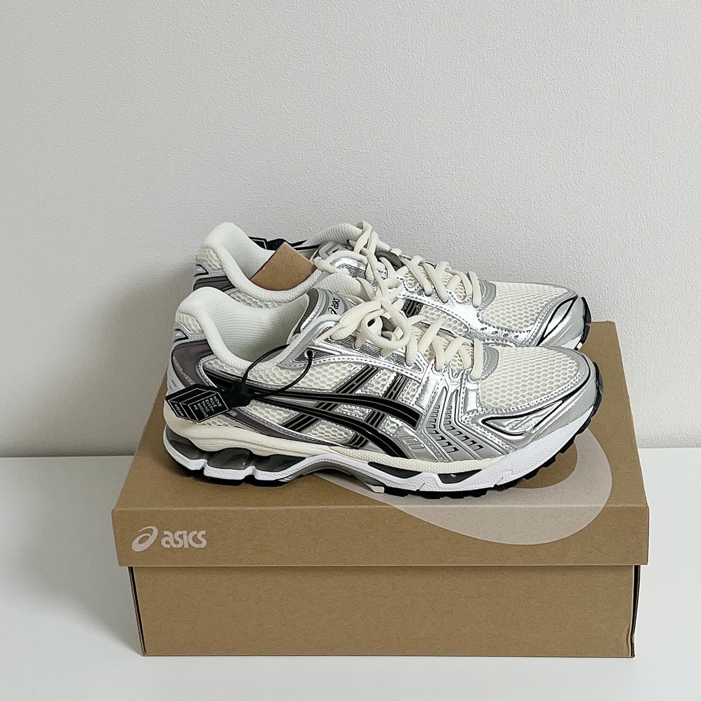 Asics Gel-Kayano 14 Cream Black 착용 스타일 - 3