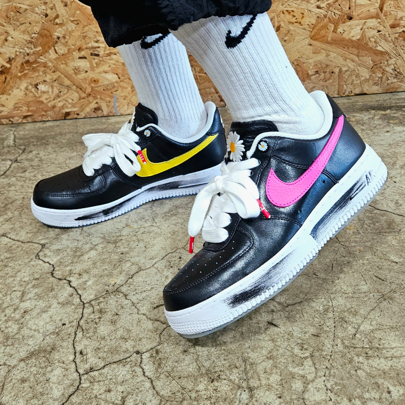 Nike x Peaceminusone Air Force 1 Low Para-Noise 3.0 Black and Multicolor 착용 스타일
