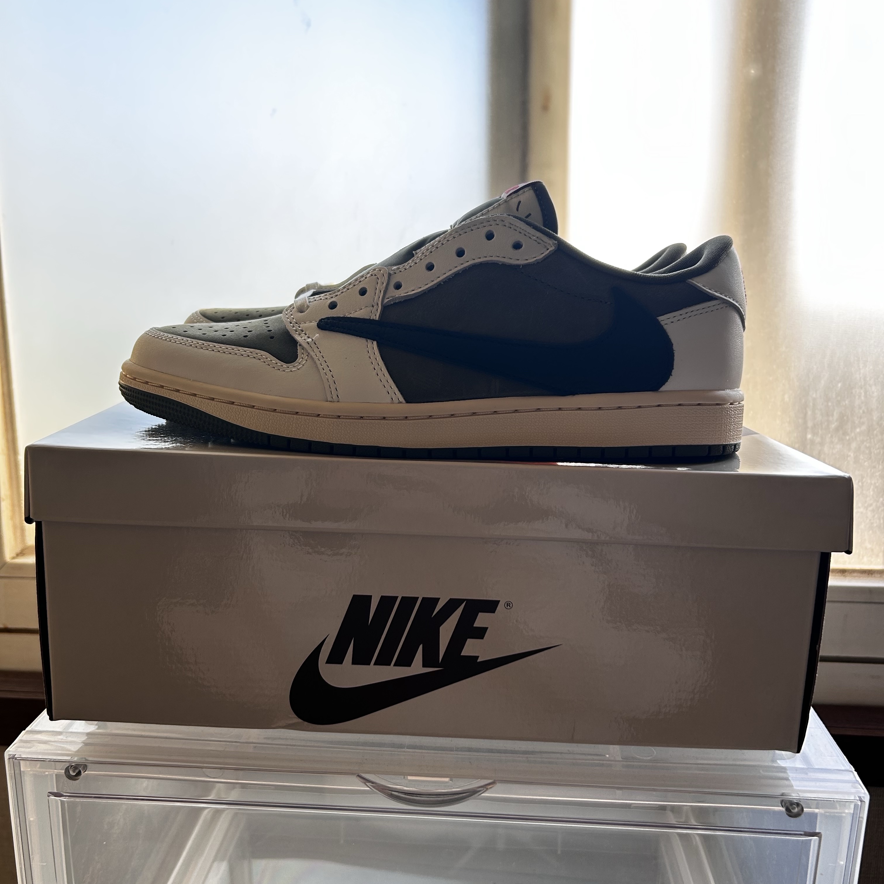 Jordan 1 x Travis Scott Retro Low OG SP Reverse Olive 착용 스타일