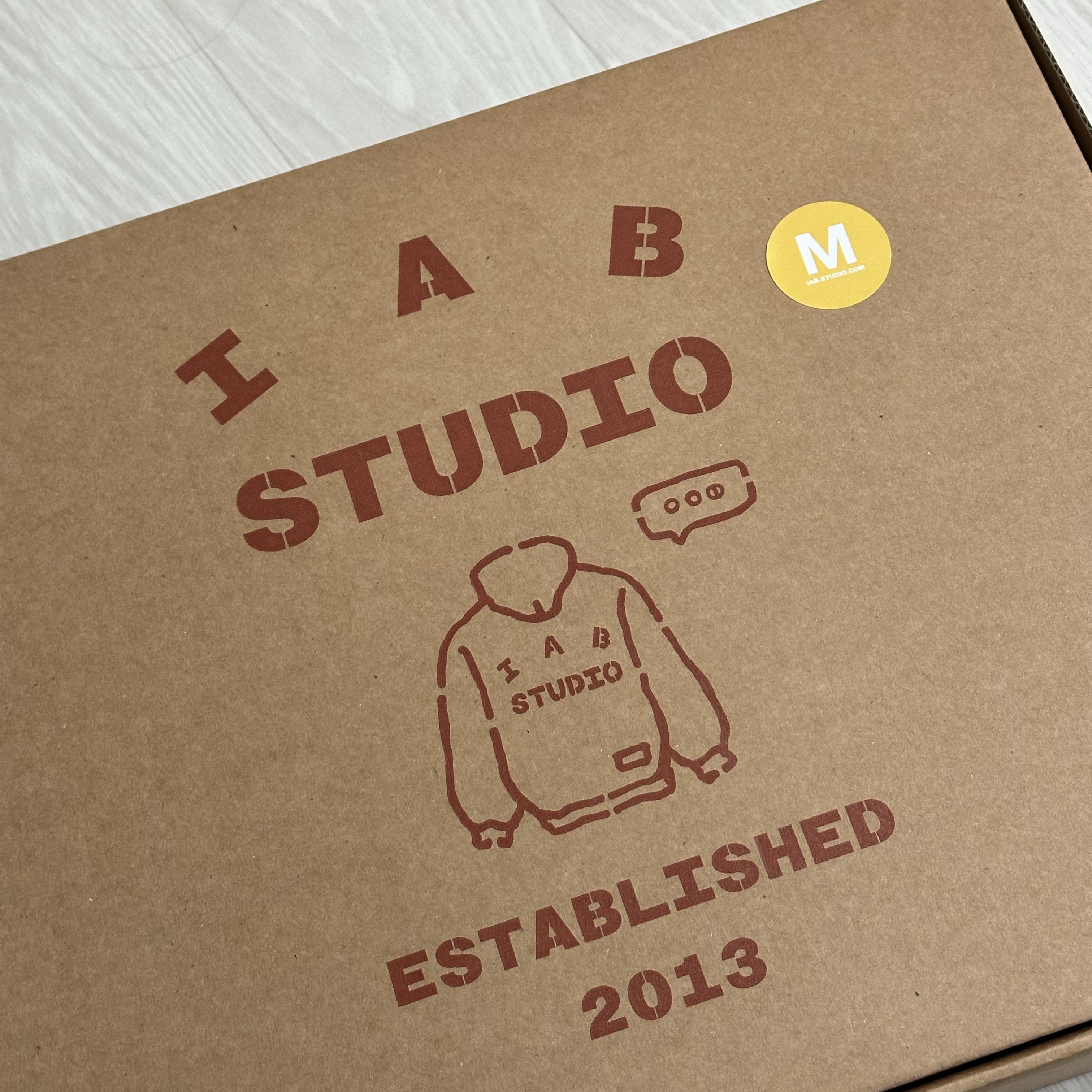 IAB Studio Hoodie Light Gray 착용 스타일