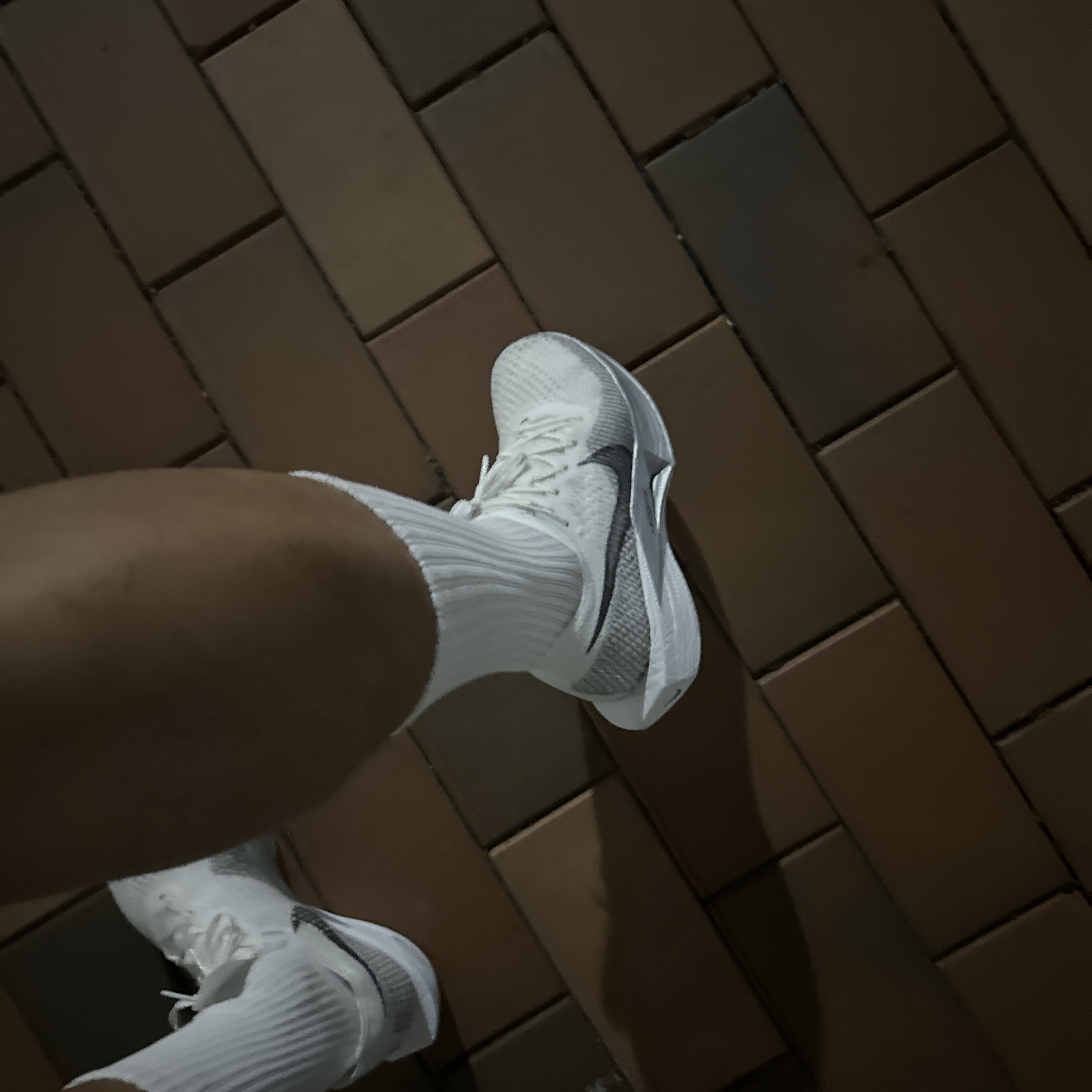 Nike ZoomX Vaporfly Next% 3 White Grey 착용 스타일