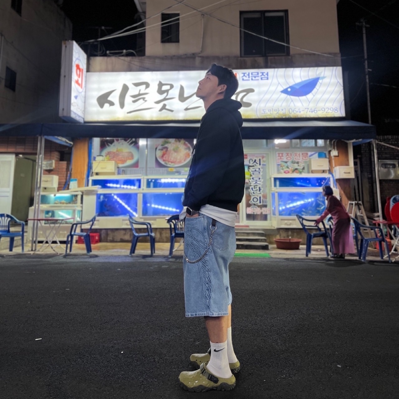 Supreme Script Baggy Denim Short Washed Indigo - 24SS, Crocs x Roa Hiking Atlas Clog Aloe Multi 착용 스타일