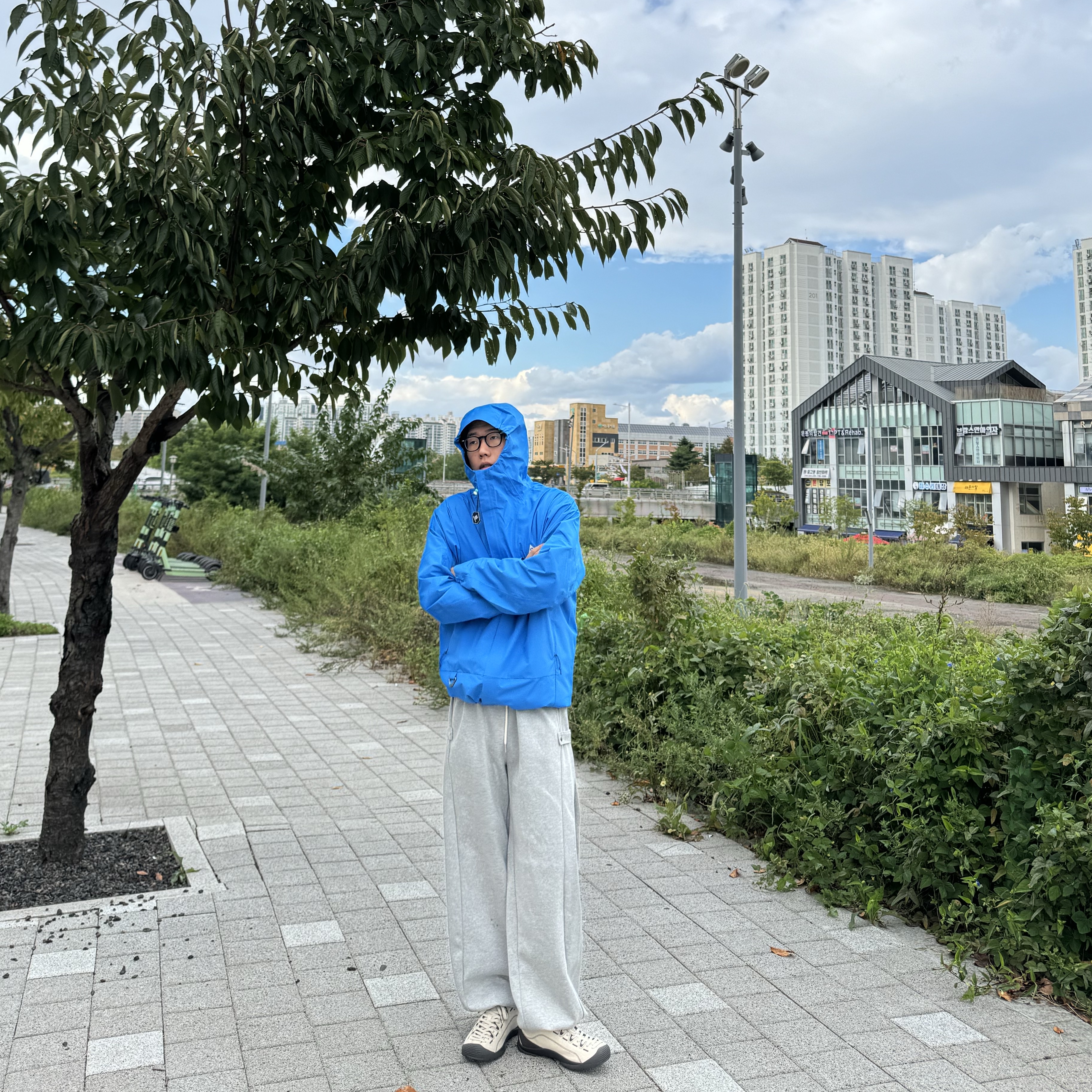 Keen Jasper Sneakers Natural Canvas Black Olive, Nike ACG Storm-Fit ADV Cascade Rains Full Zip Jacket Light Photo Blue Summit White - Asia 착용 스타일