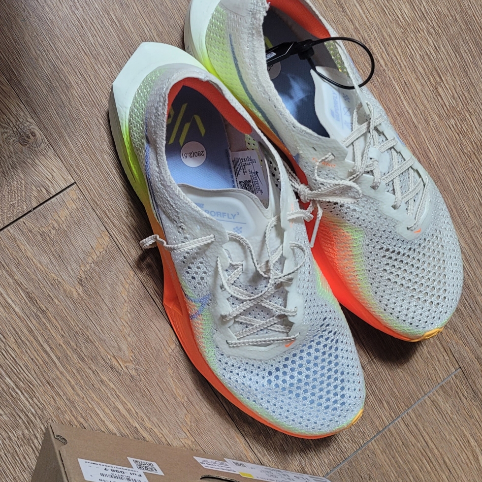 Nike ZoomX Vaporfly Next% 3 Sail Cobalt Bliss Total Orange 착용 스타일