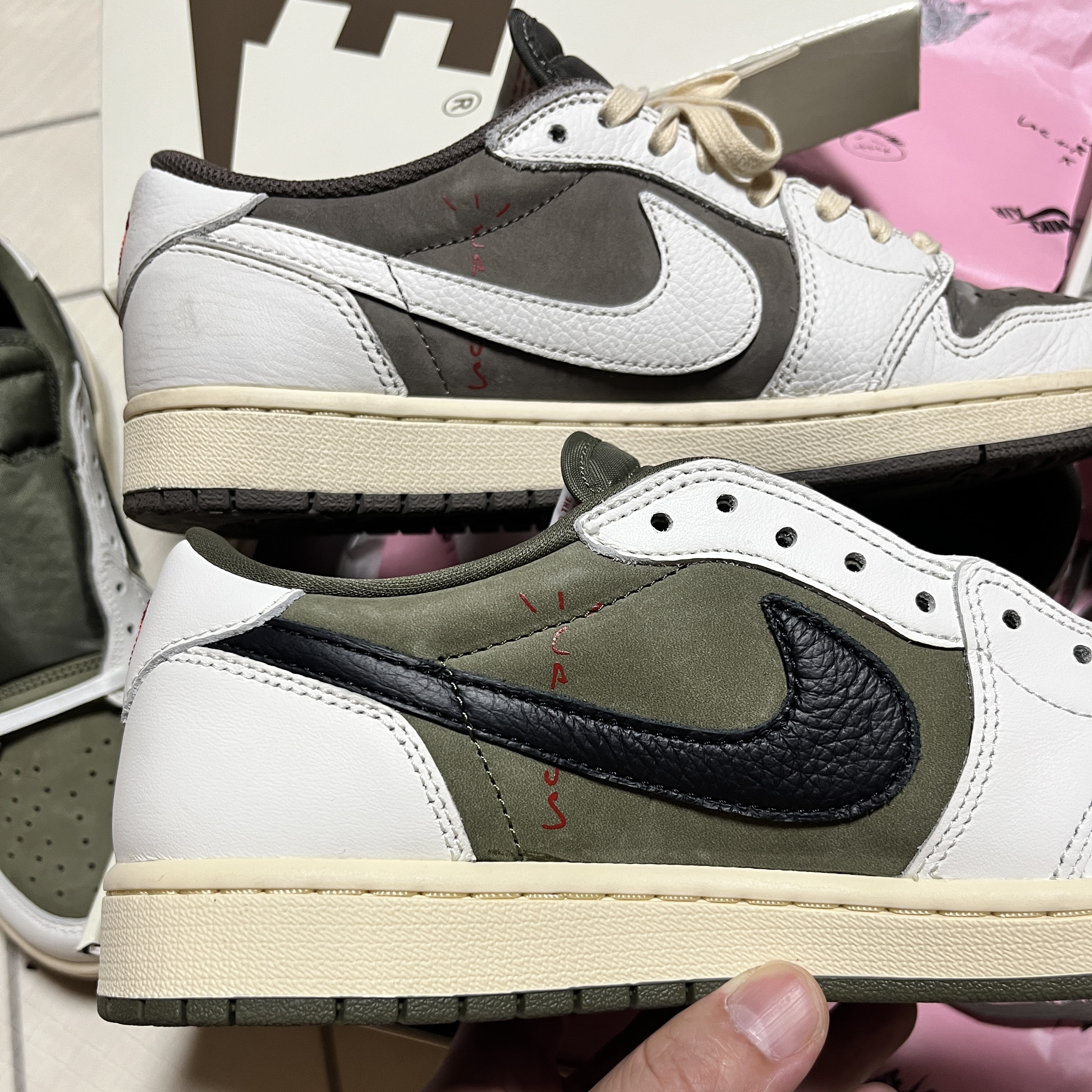 Jordan 1 x Travis Scott Retro Low OG SP Sail and Ridgerock, Jordan 1 x Travis Scott Retro Low OG SP Reverse Olive 착용 스타일 - 3