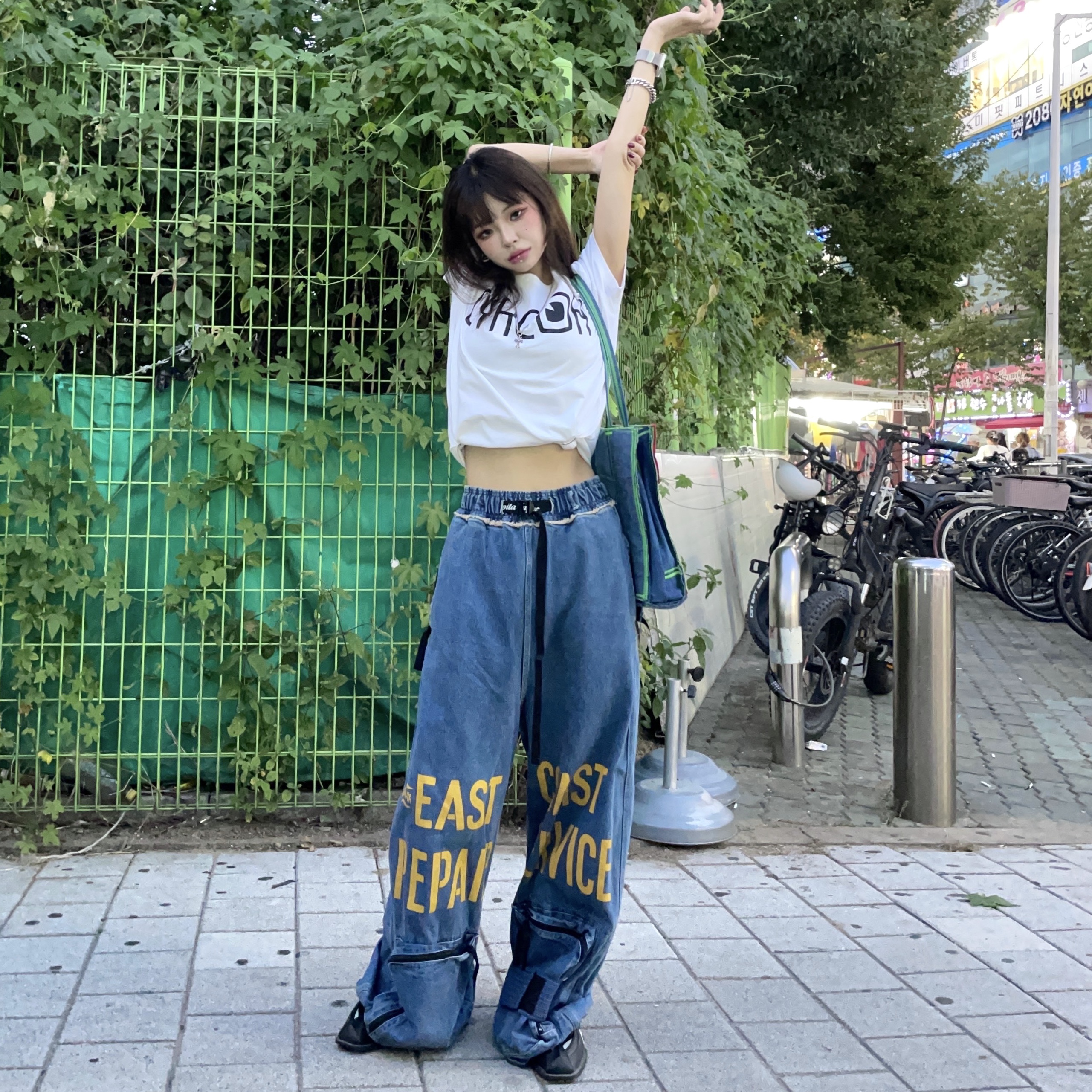 Kapital 12.5 oz. Broken Denim East Repairman Track Pants Indigo, Nike x Martine Rose Shox MR4 Black 착용 스타일