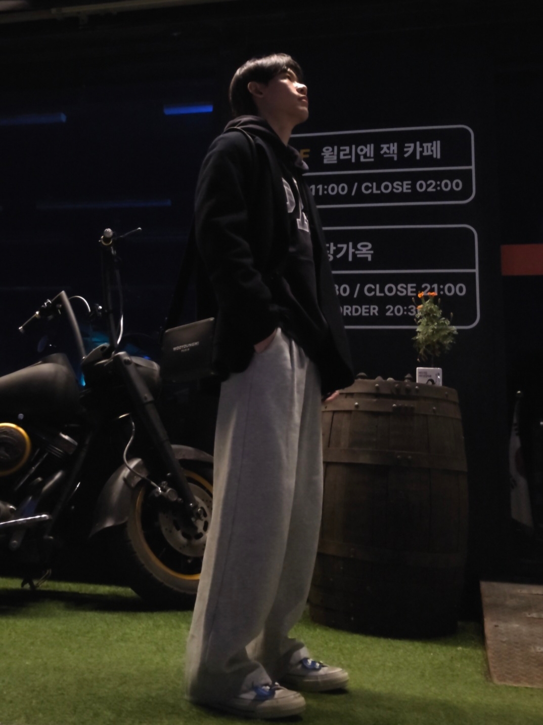 Palace x Gap Hood Black - 24SS, Converse x Ader Error Chuck 70 High White 착용 스타일 - 2