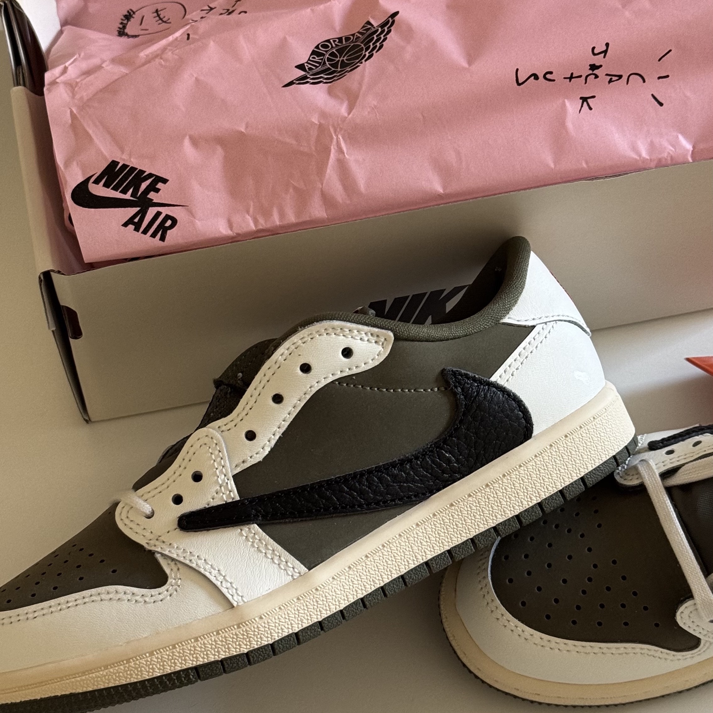 (PS) Jordan 1 x Travis Scott Retro Low OG SP Reverse Olive 착용 스타일