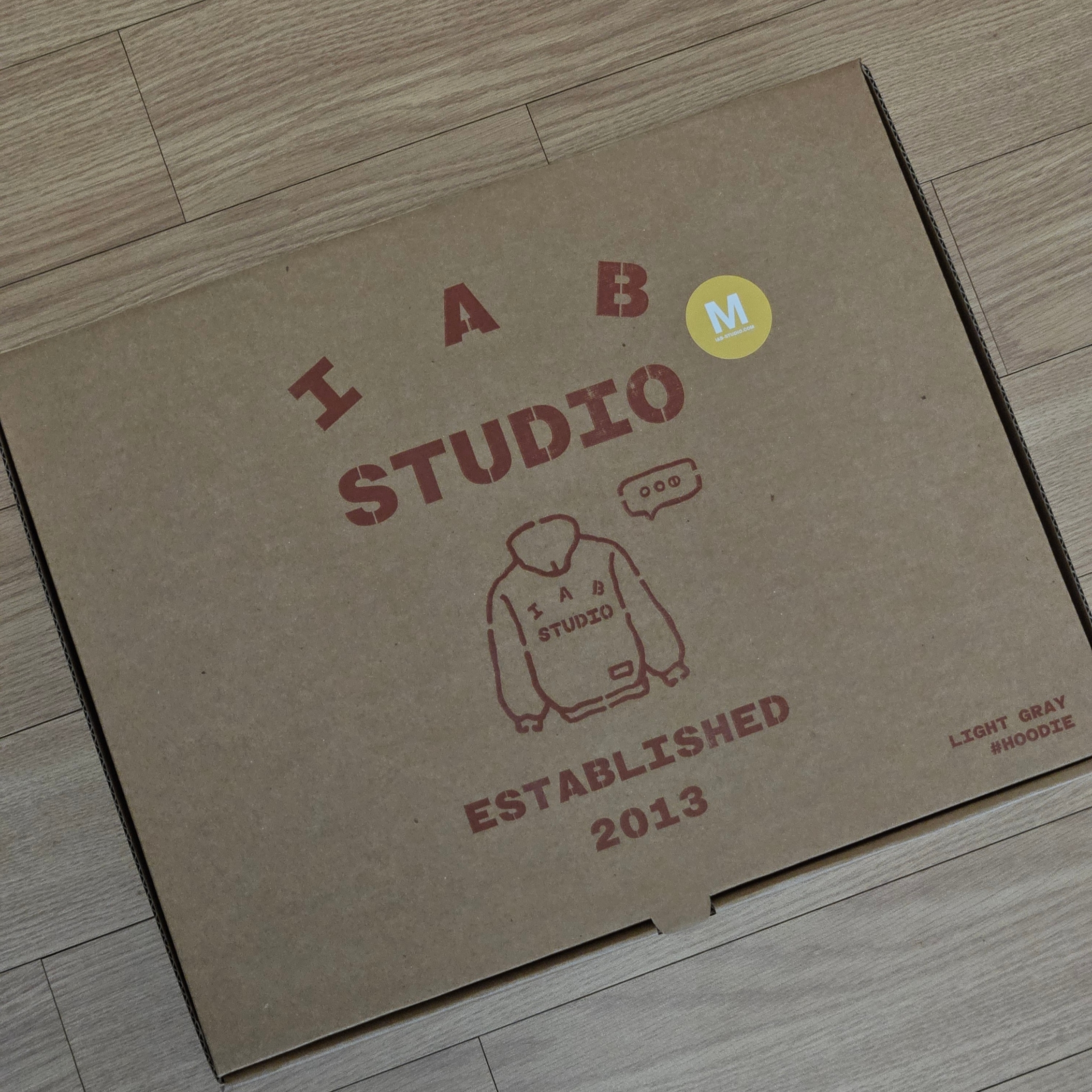 IAB Studio Hoodie Light Gray 착용 스타일 - 1