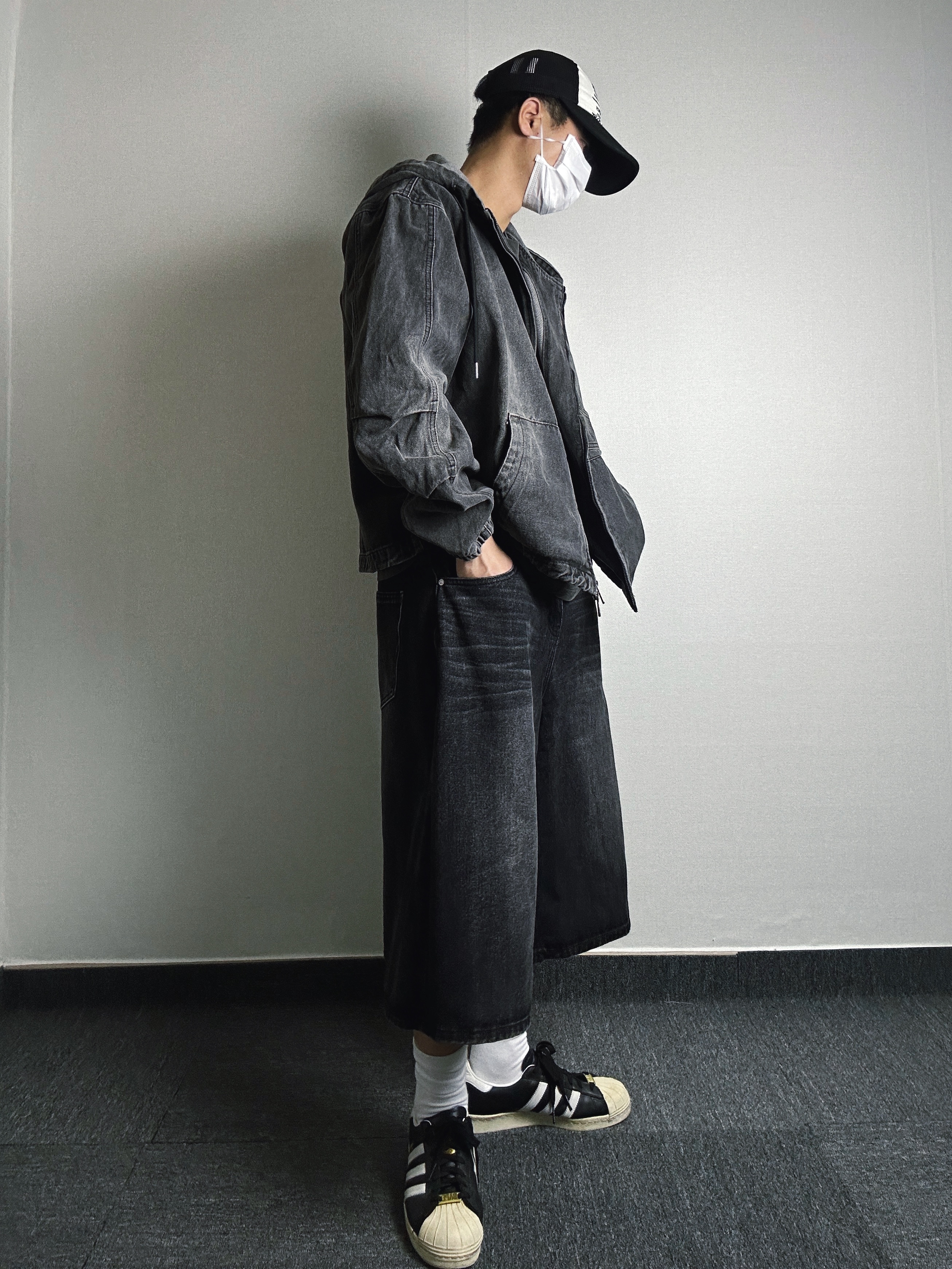Adidas x BAPE Superstar 80s Core Black Off White 착용 스타일 - 4
