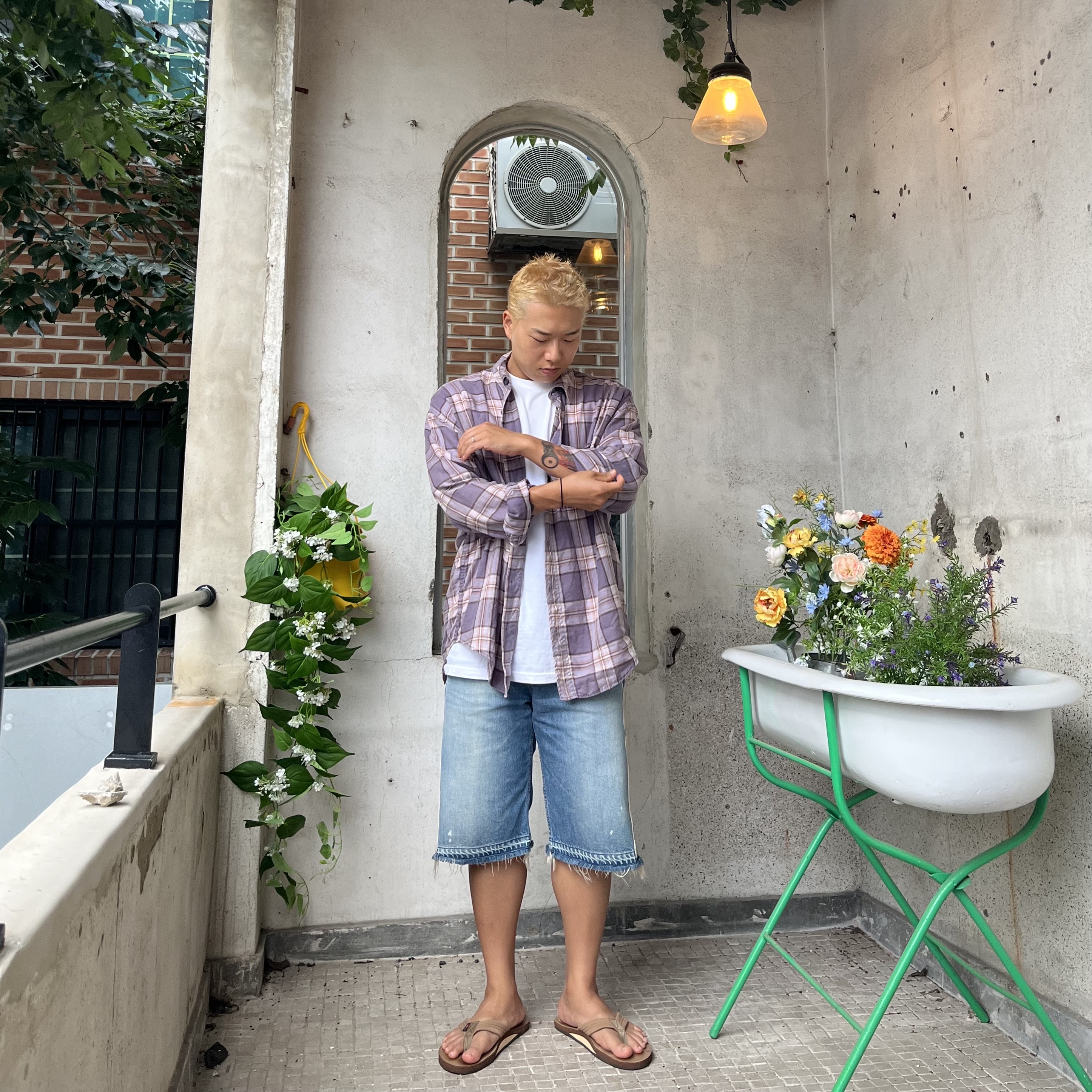 Kapital 14 oz. Denim 5P Bone Embroidery Short Pants Indigo (Processing) 착용 스타일 - 1