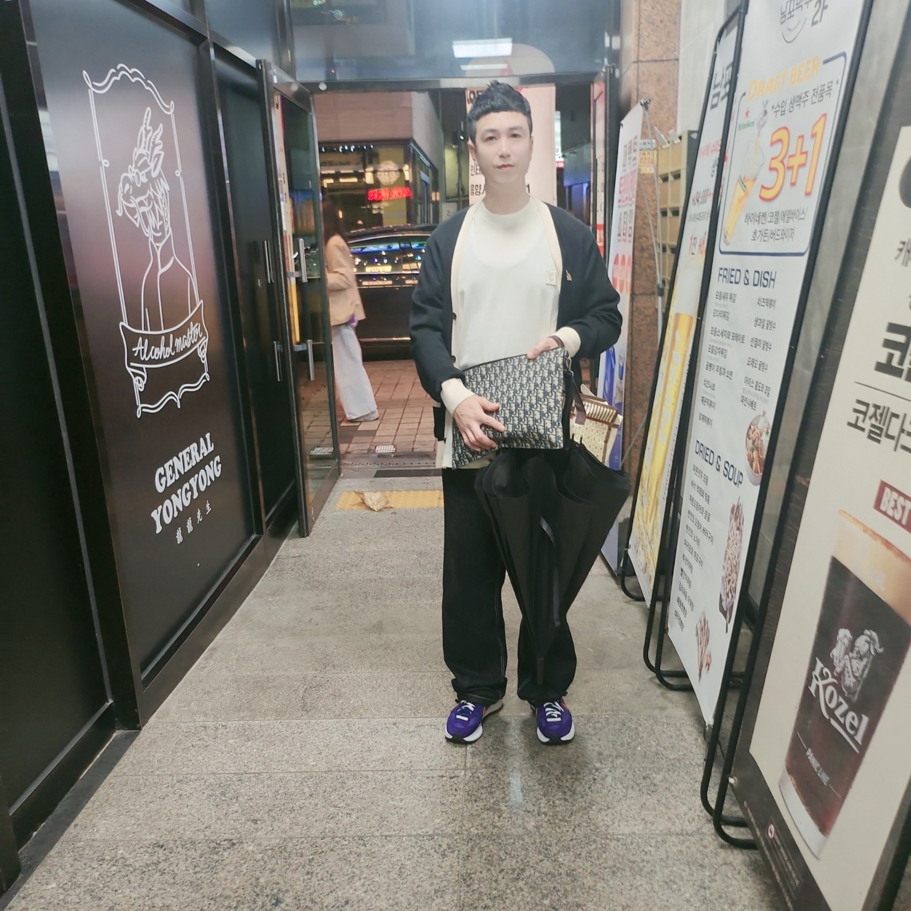 Wooyoungmi Flower Back Logo T-Shirt Ivory - 24SS, Nike x Sacai VaporWaffle Dark Iris 착용 스타일