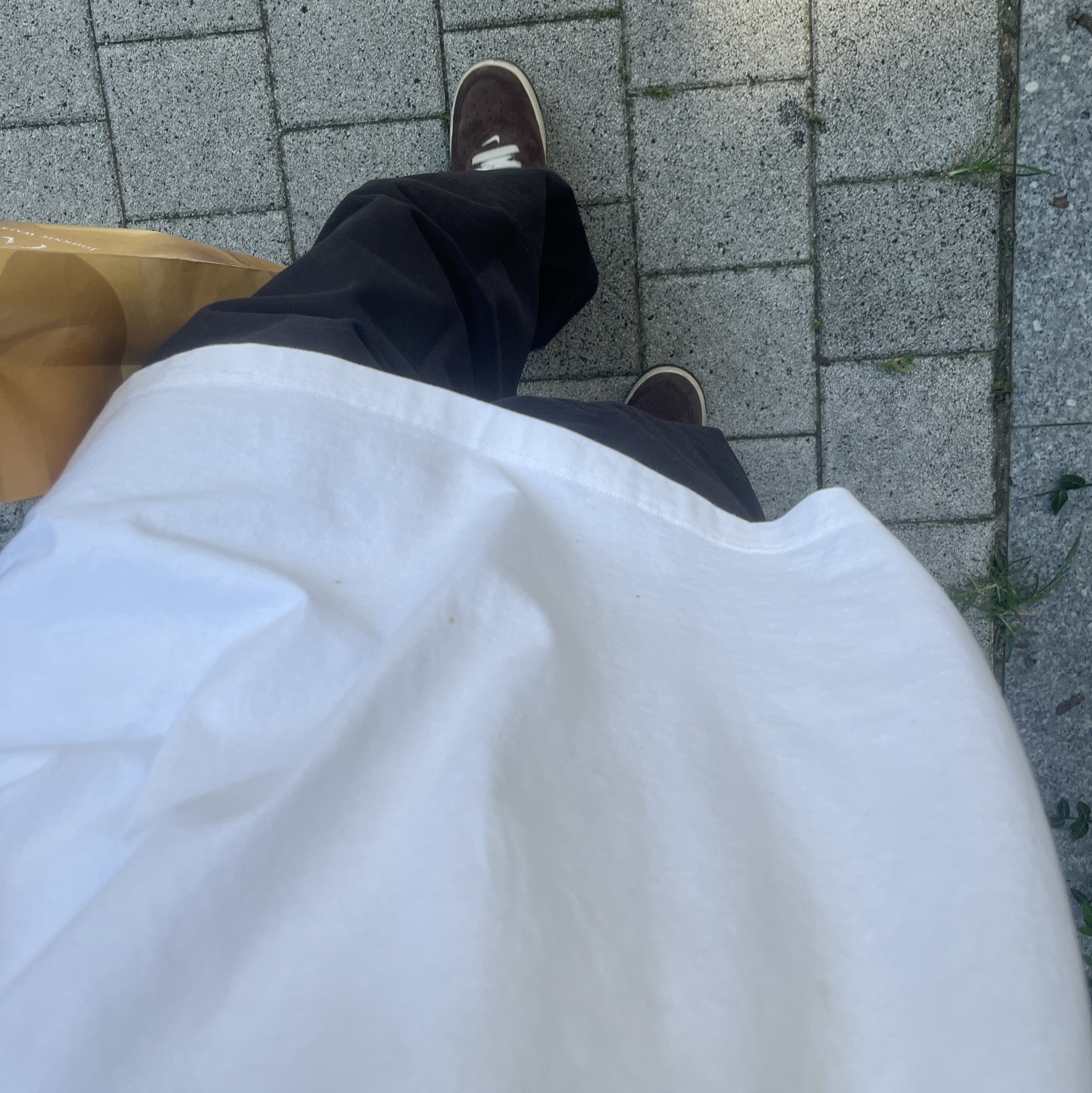 Palace T-Shirt White - 24SS, Nike Air Force 1 Mid '07 QS Chocolate 착용 스타일 - 2