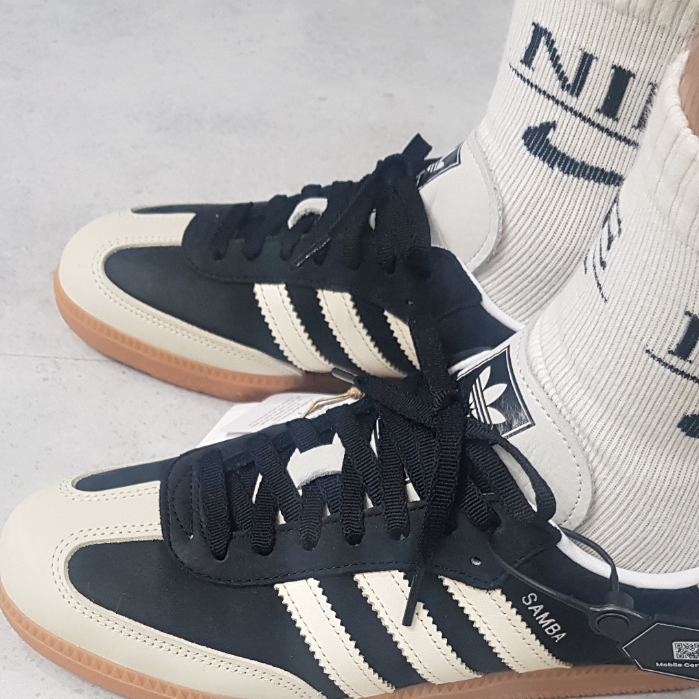 (W) Adidas Samba OG Core Black Wonder White 착용 스타일 - 2