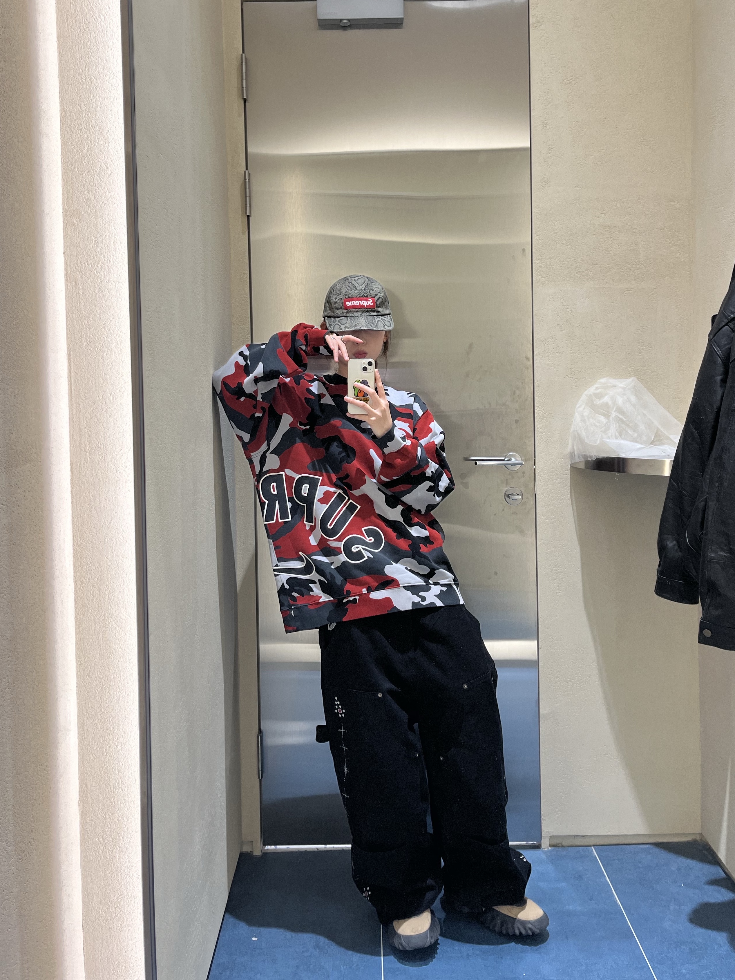 Supreme x Nike Arc Crewneck Red Camo- 22SS, Supreme Washed Chino Twill Camp Cap Snake - 24SS 착용 스타일