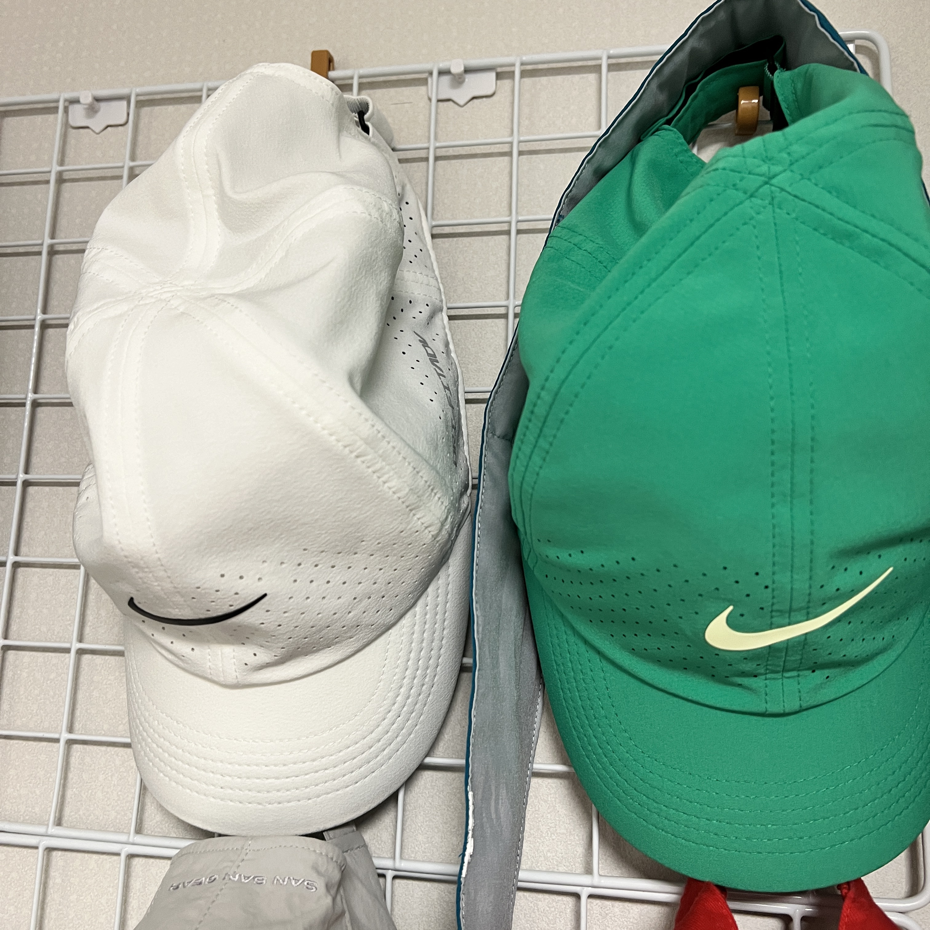 Nike Dri-Fit ADV Club Unstructured Tennis Cap White 착용 스타일