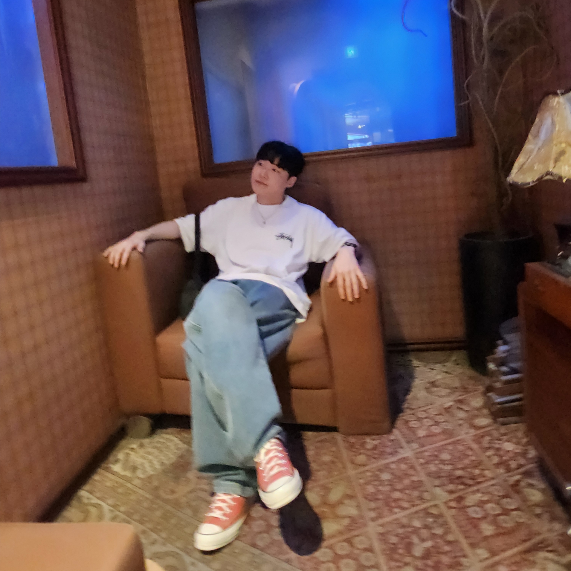 Stussy Fuzzy Dice T-Shirt White, Converse Chuck 70 Ox Seasonal Color Rhubarb Pie 착용 스타일
