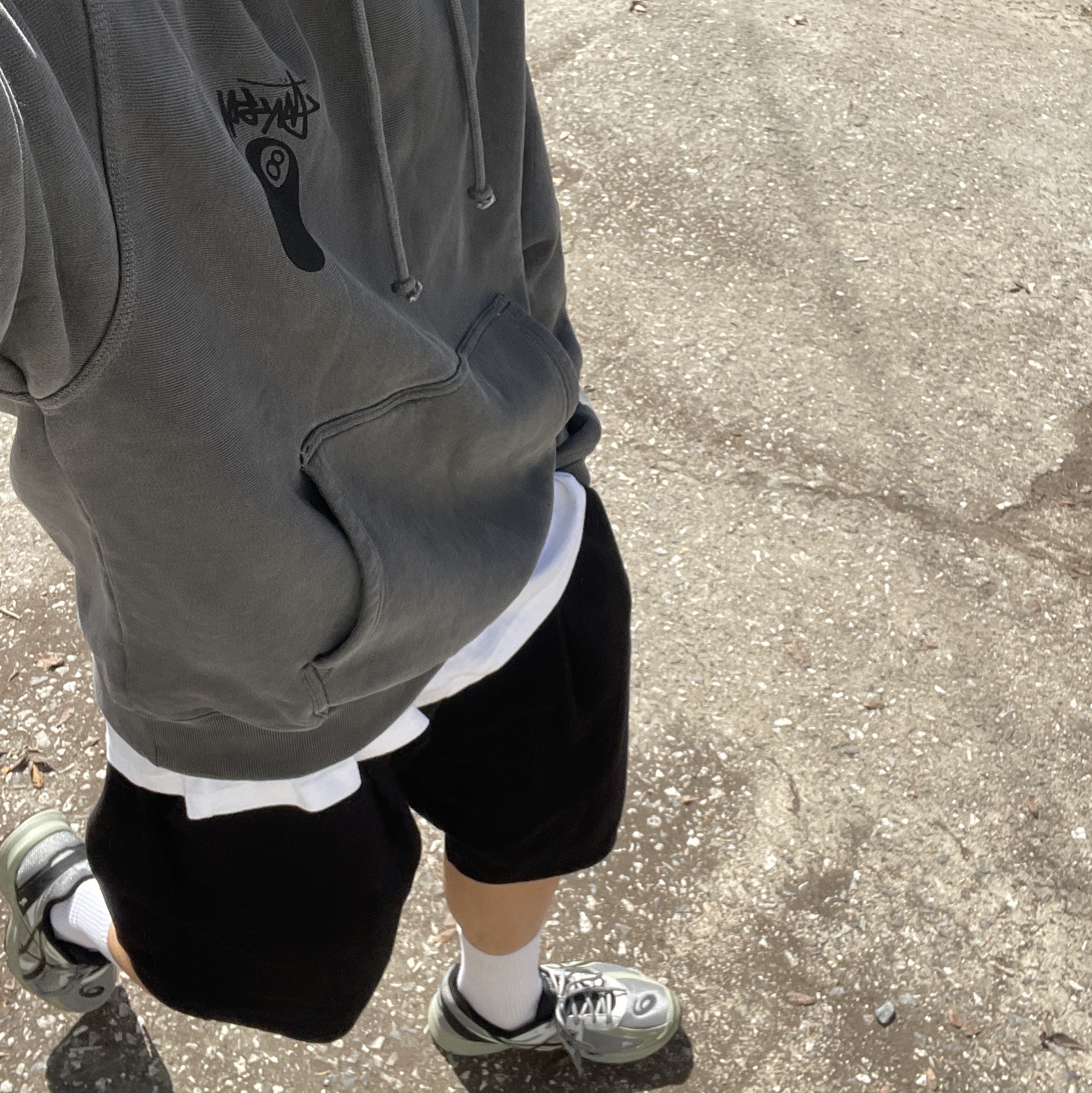 Stussy 8 Ball Hoodie Pigment Dyed Black, Asics Jog 100 S Sheet Rock - 2E Wide 착용 스타일 - 2