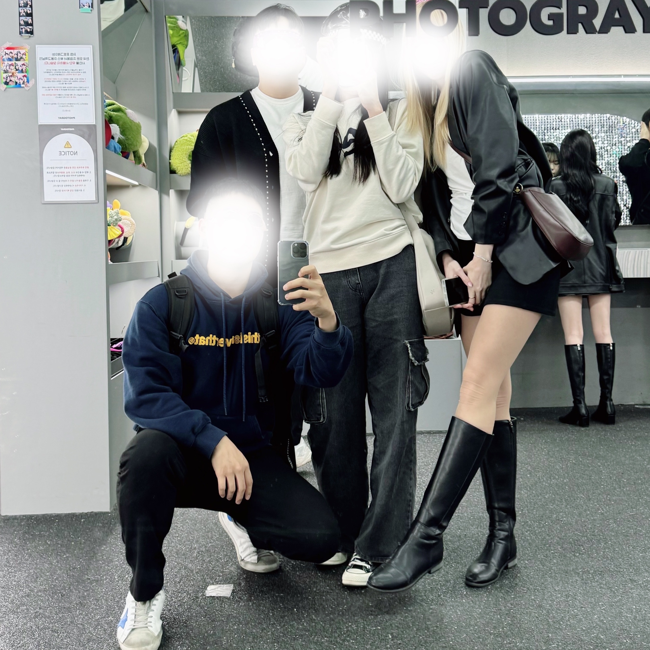 Apple iPhone 15 Pro Max 512GB Black Titanium (Korean Ver.), Golden Goose Superstar White Electric Blue Silver Tab Sneakers 착용 스타일