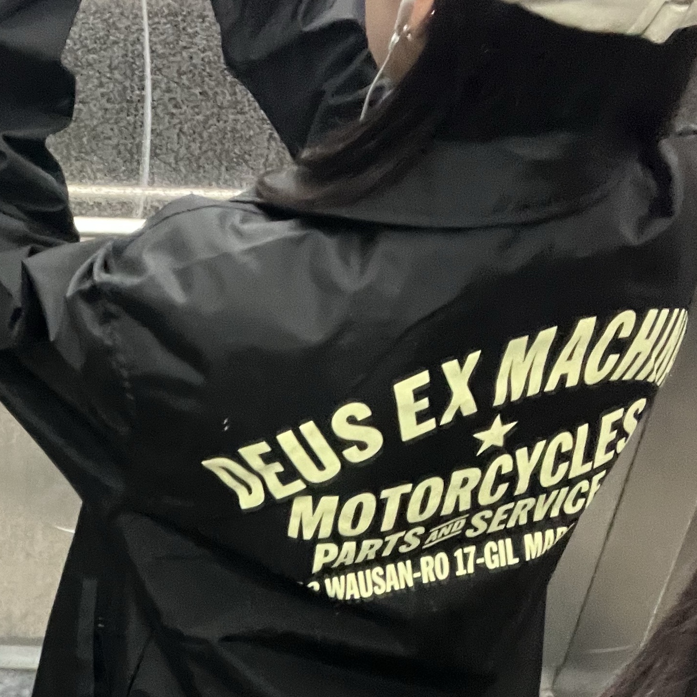 Deus Ex Machina Tokyo Asakusa Address Coach Jacket Black 착용 스타일 - 2
