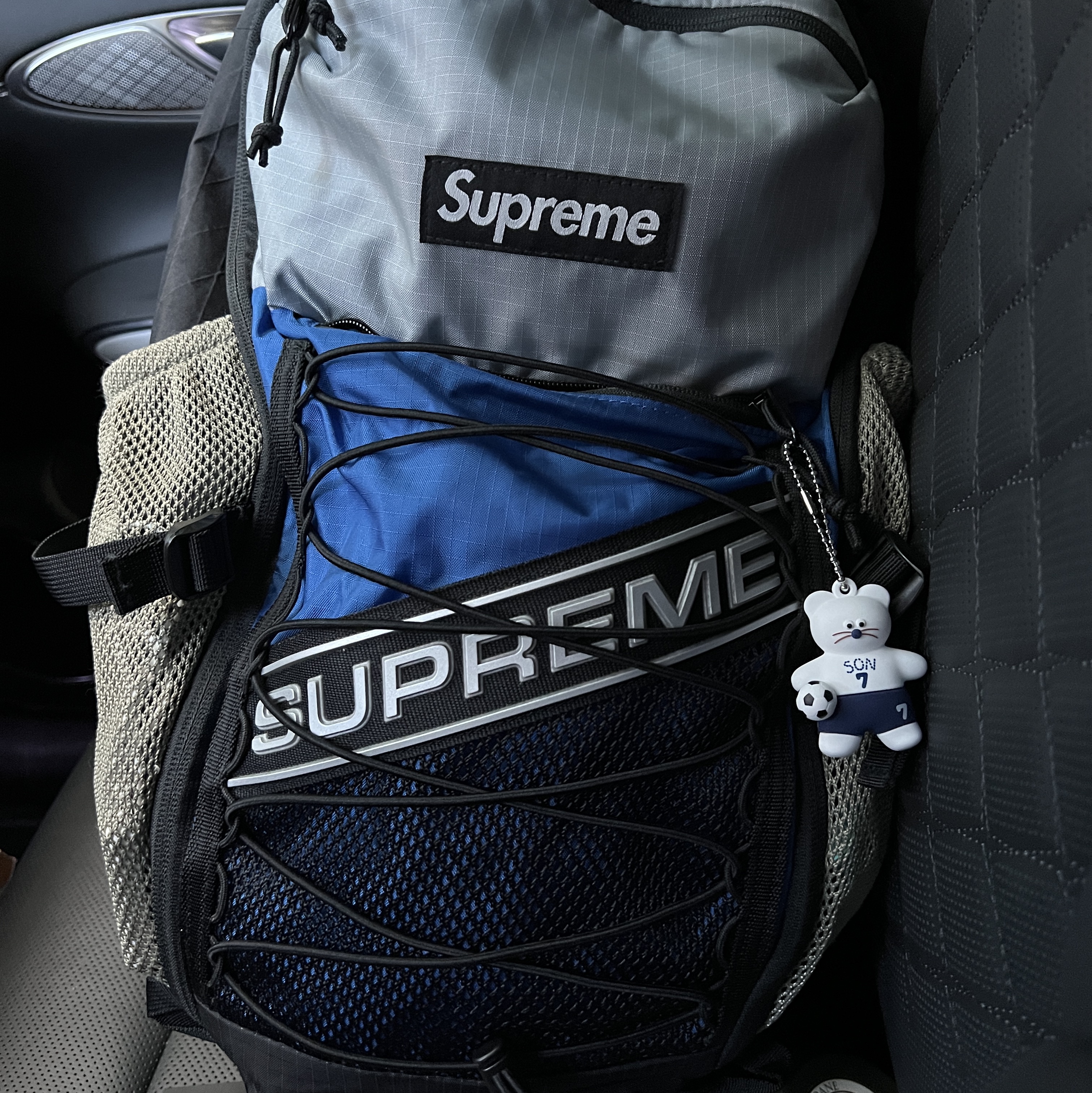 Supreme Backpack Blue - 23FW, Monamhee x NOS7 SON.hee Figure Keyring Cream 착용 스타일