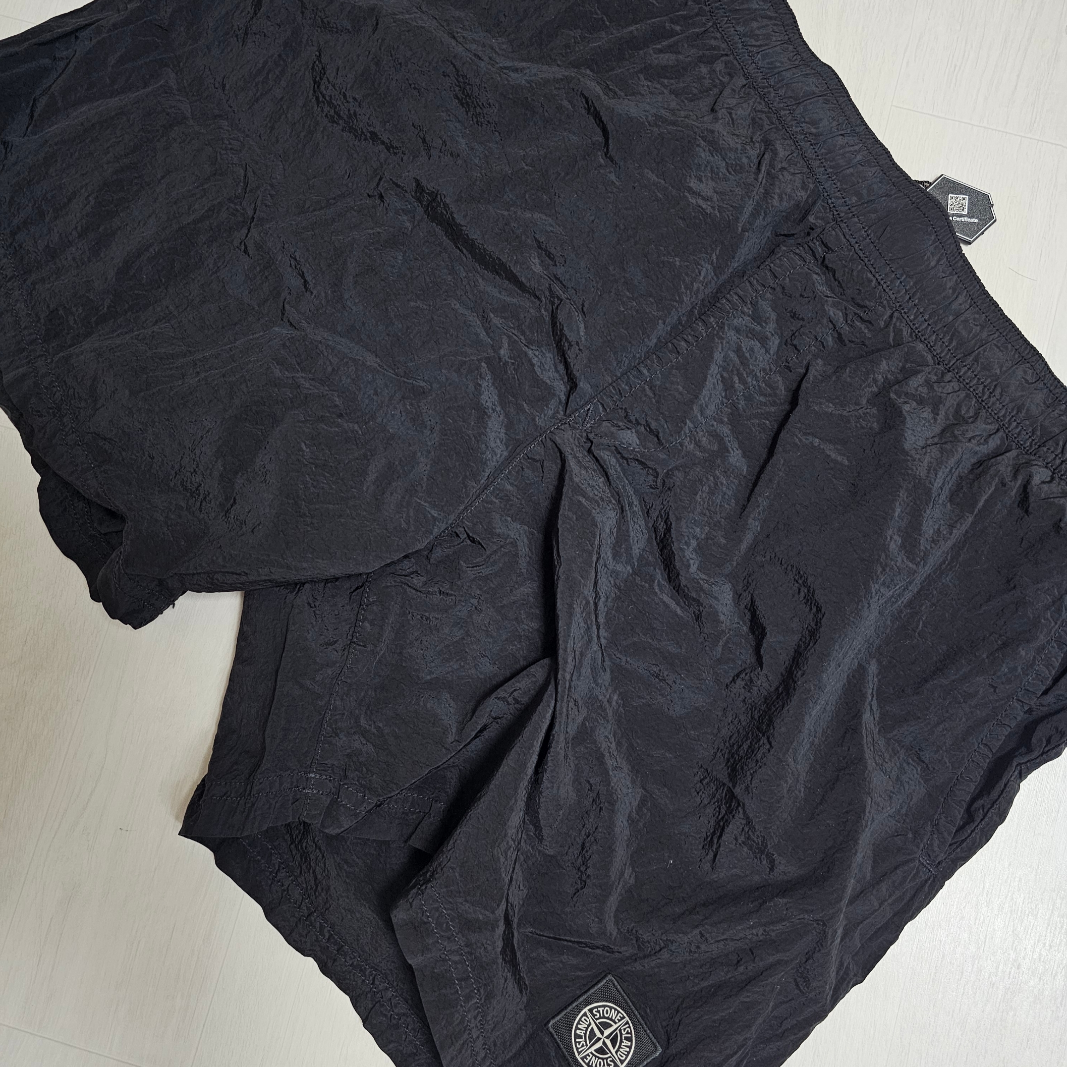 Stone Island B0943 Nylon Metal Swimming Trunk Black - 24SS 착용 스타일