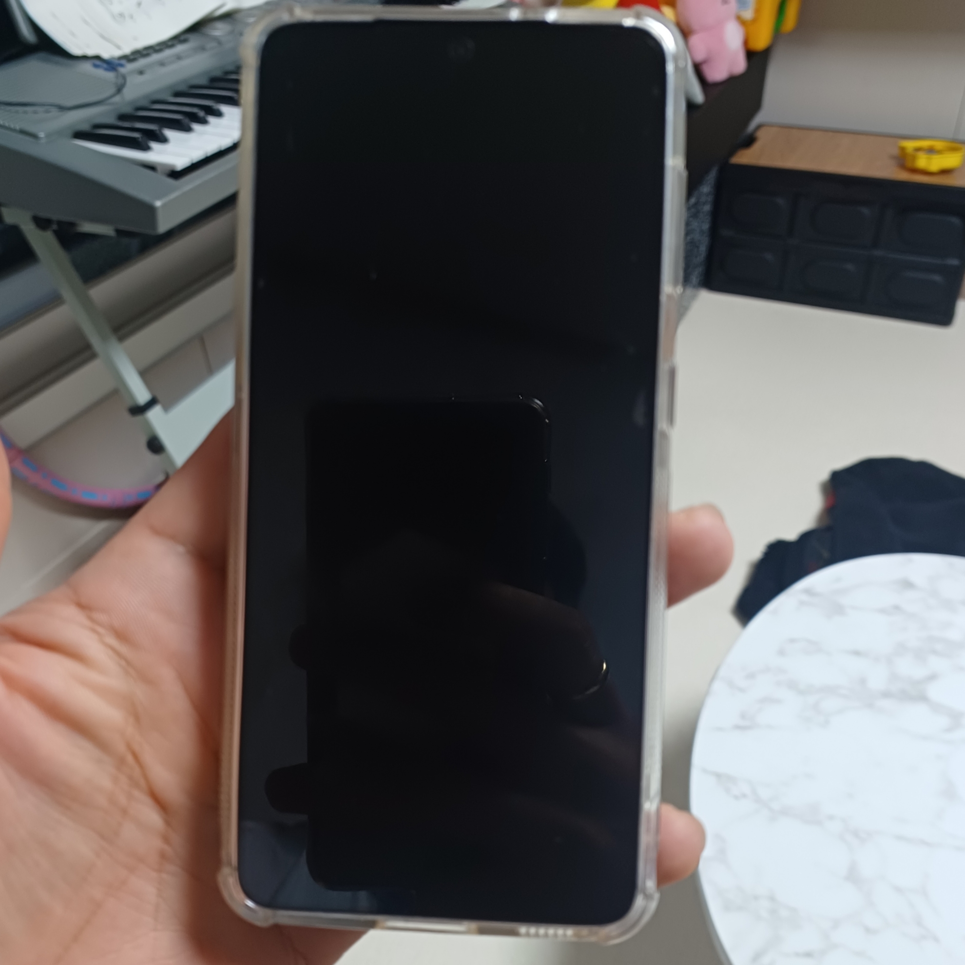 [A등급] Refurbished Galaxy S21 256GB Phantom Gray 착용 스타일