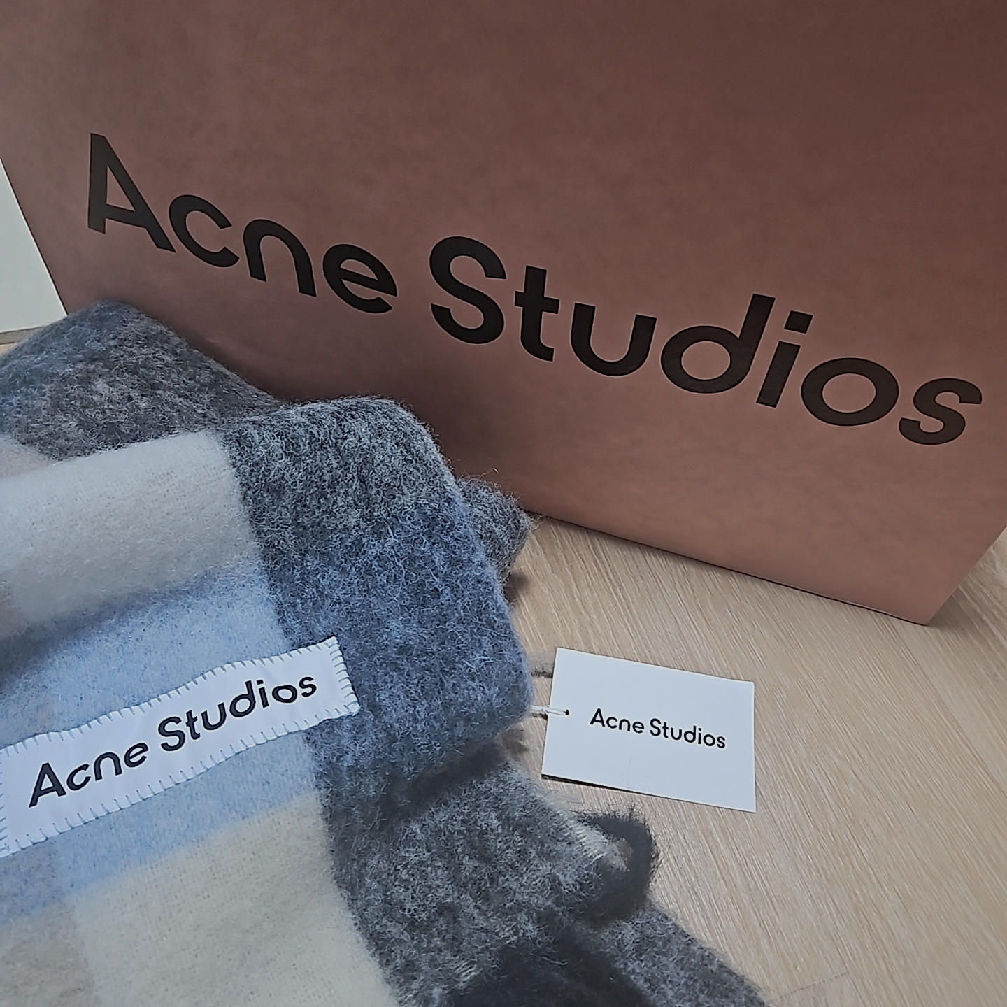 Acne Studios Mohair Check Muffler Blue Beige Black 착용 스타일 - 2