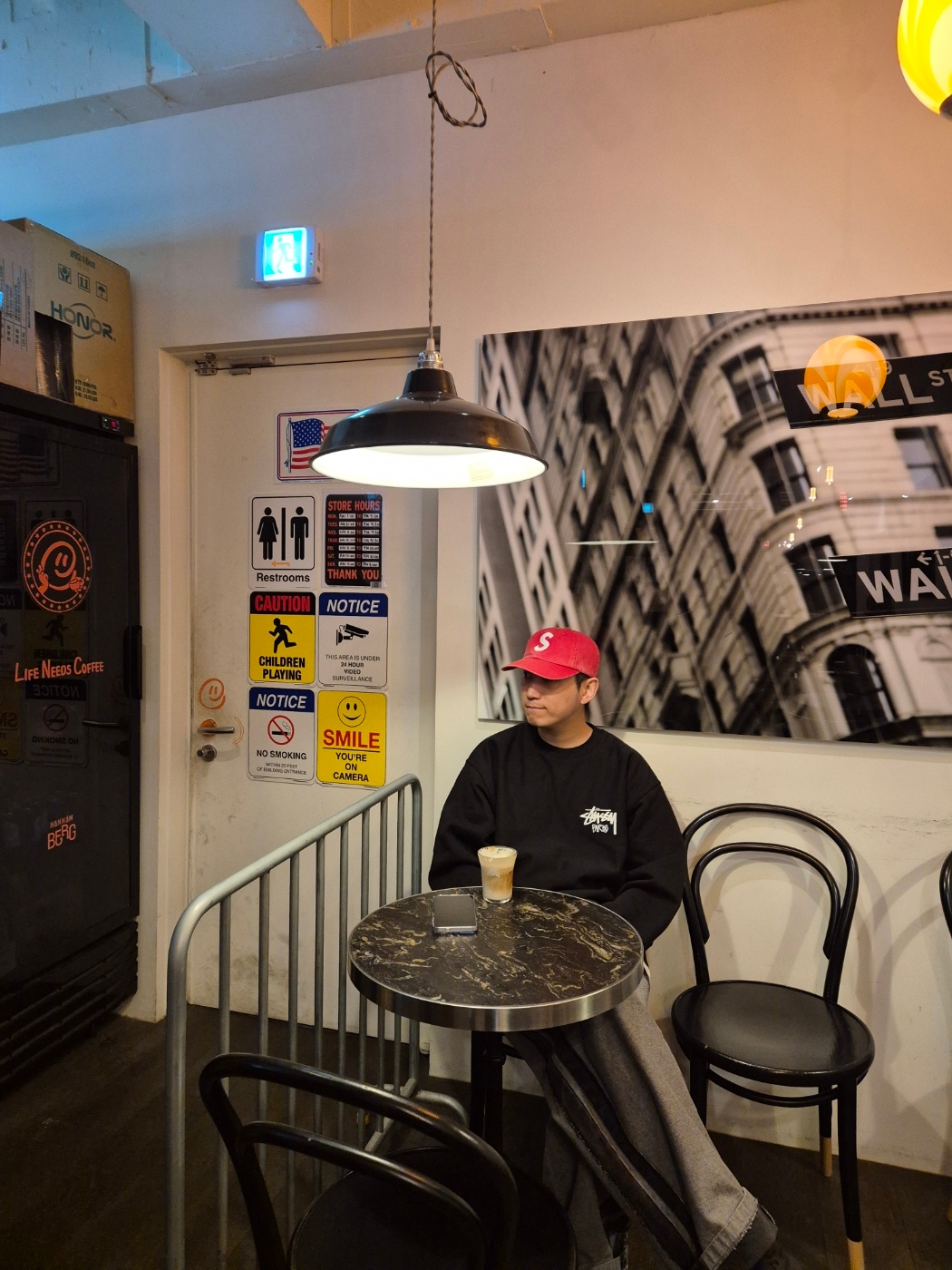 Stussy Stock Paris Crew Black, Supreme Pigment Canvas S Logo 6-Panel Red - 23SS 착용 스타일 - 2