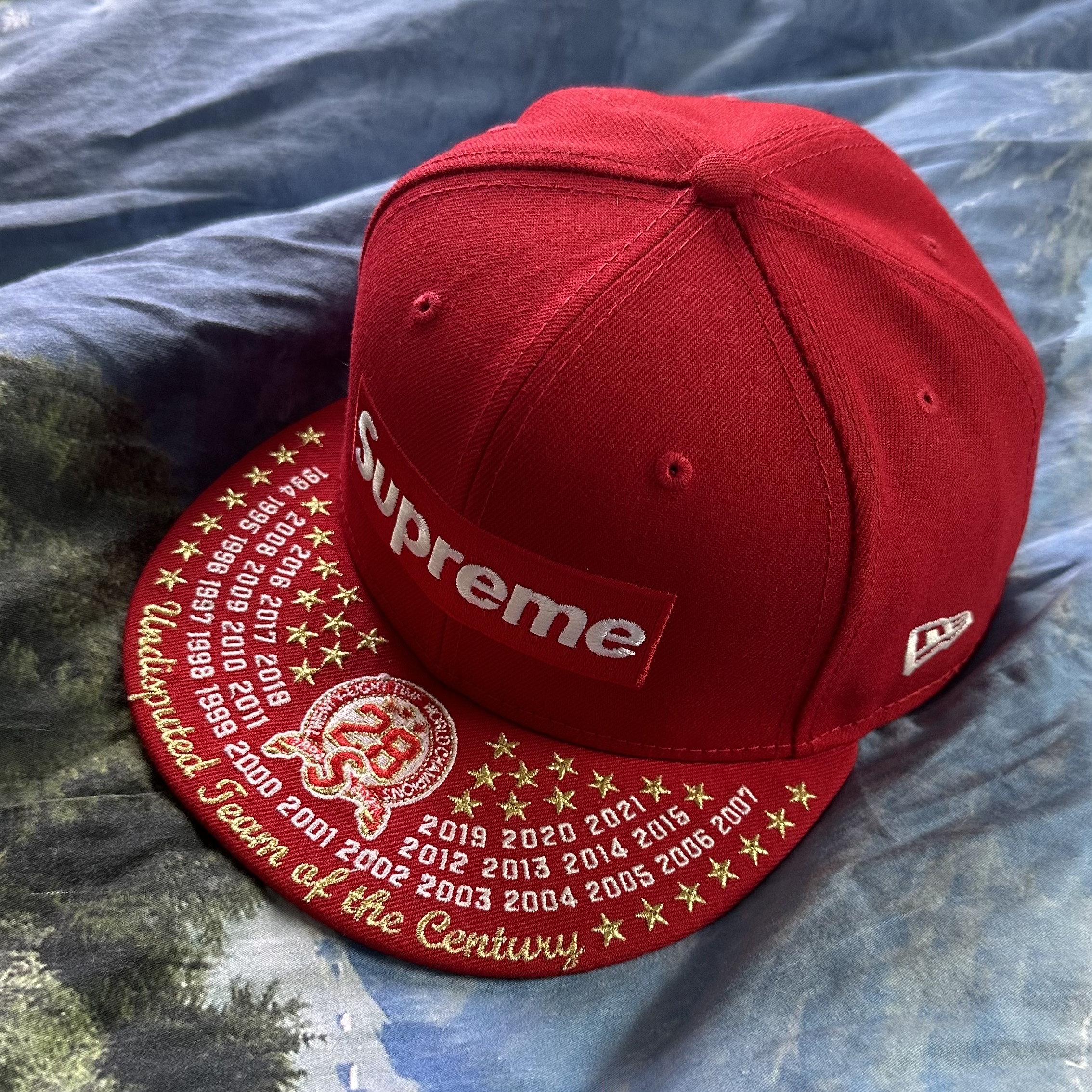 Supreme Undisputed Box Logo New Era Red - 21FW 착용 스타일 - 2