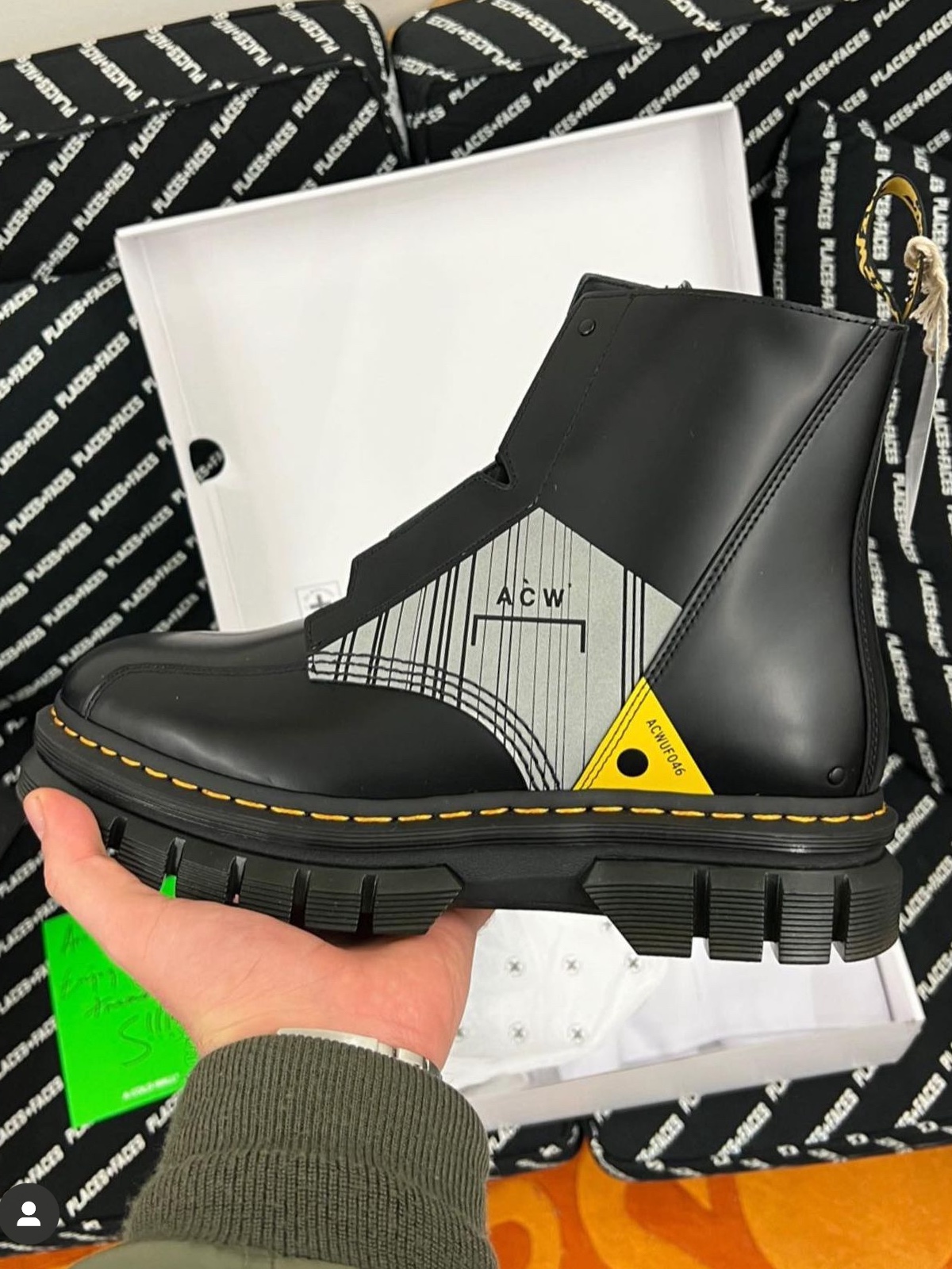 Dr. Martens x A-Cold-Wall 1460 Bex Neoteric Black 착용 스타일 - 1