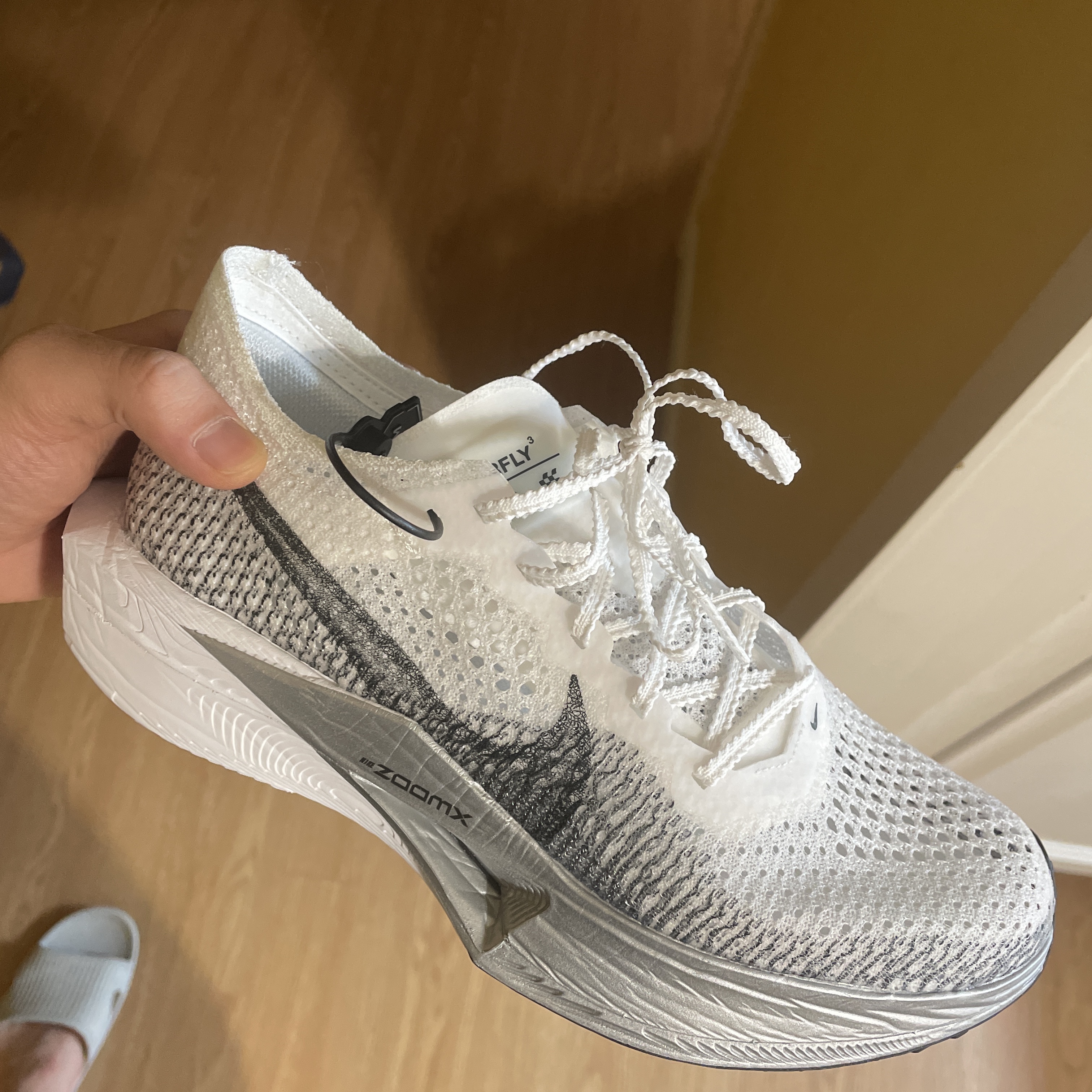 Nike ZoomX Vaporfly Next% 3 White Grey 착용 스타일 - 1