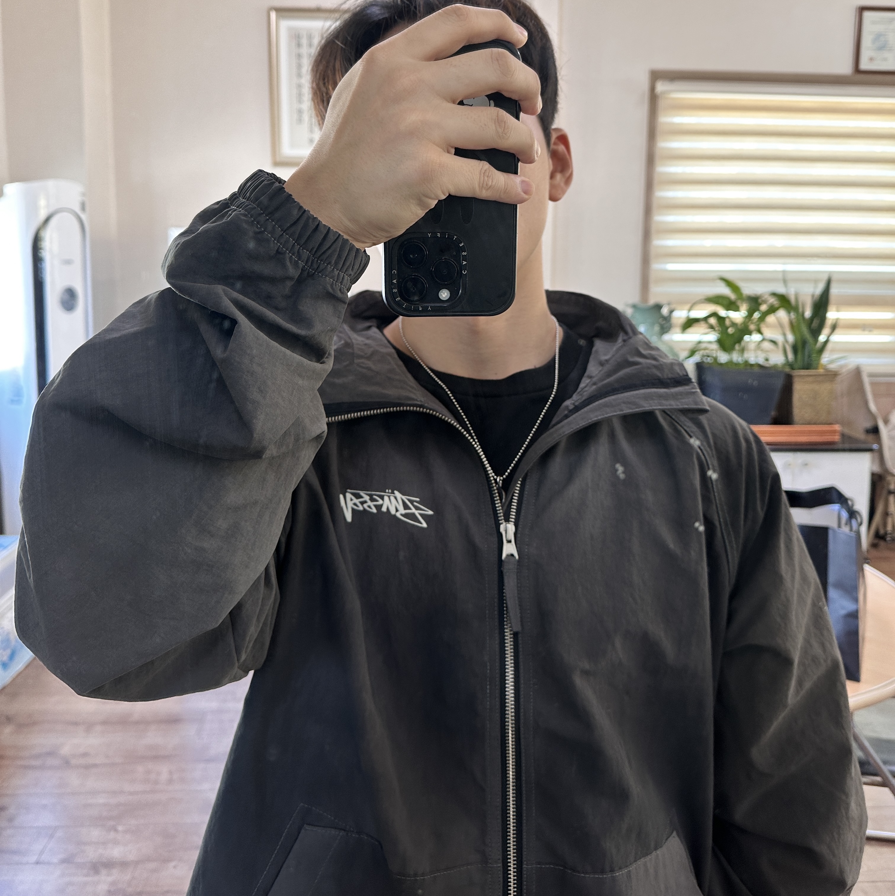 Stussy Wave Dye Beach Shell Jacket Black 착용 스타일