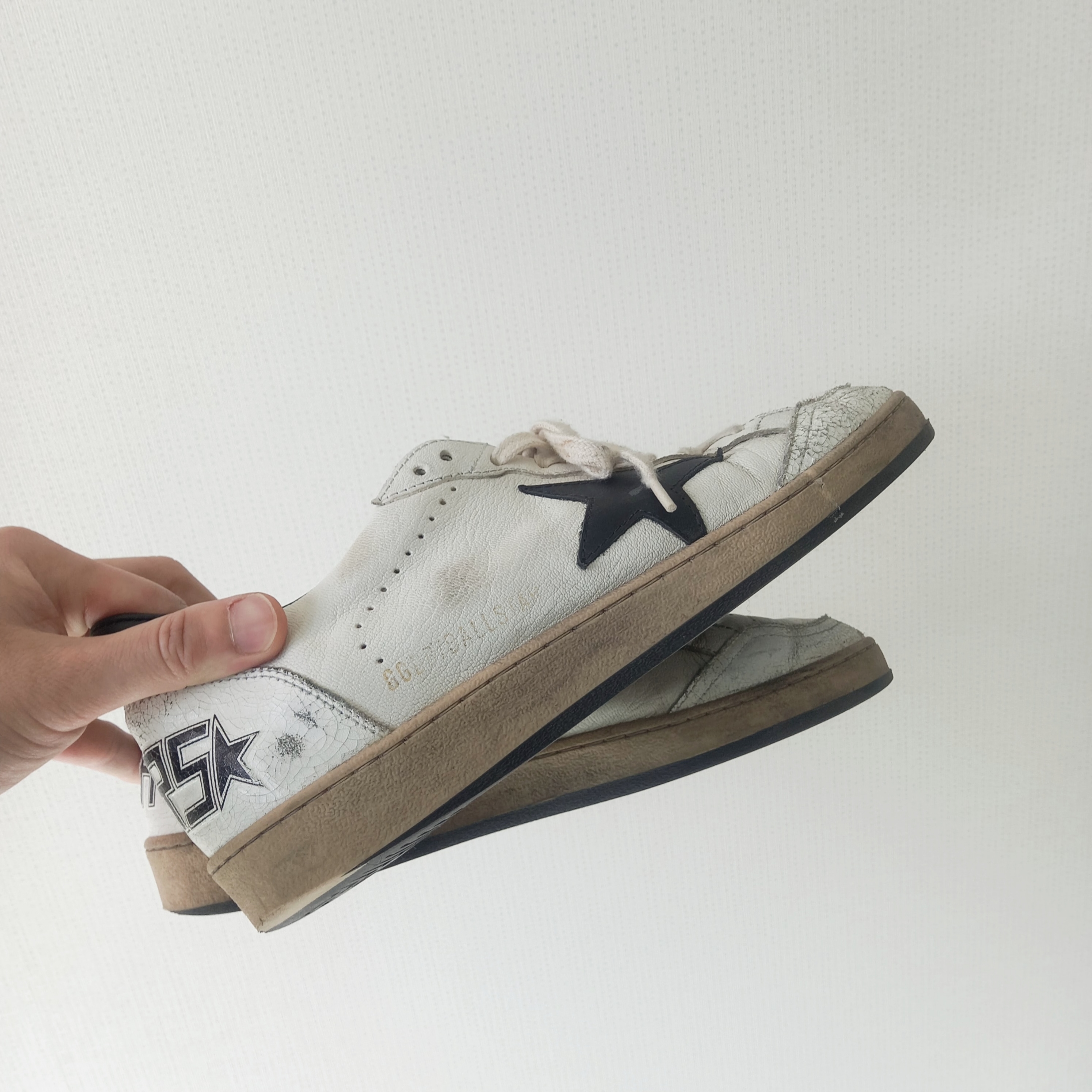 Golden Goose Ball Star White Black Leather Heel Tab Sneakers 착용 스타일 - 6