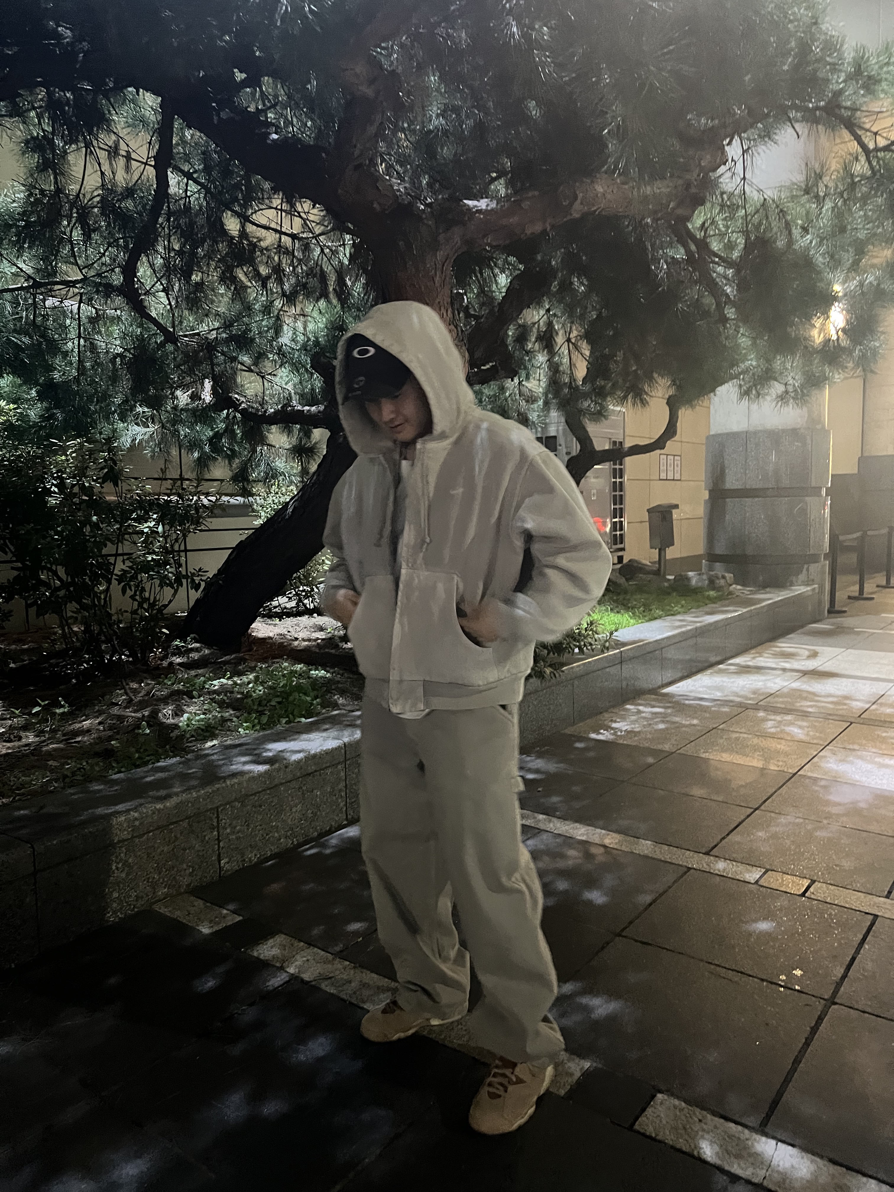 Nike ACG LBR T-Shirt Summit White - Asia, Oakley Remix Dad Hat Blackout 착용 스타일 - 3