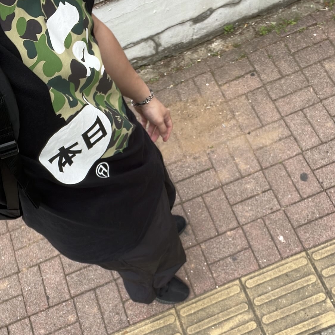 Stussy x Patta Sound Connection T-Shirt White, Dior Bi-Fold Card Holder Black Dior Oblique Jacquard 착용 스타일 - 8