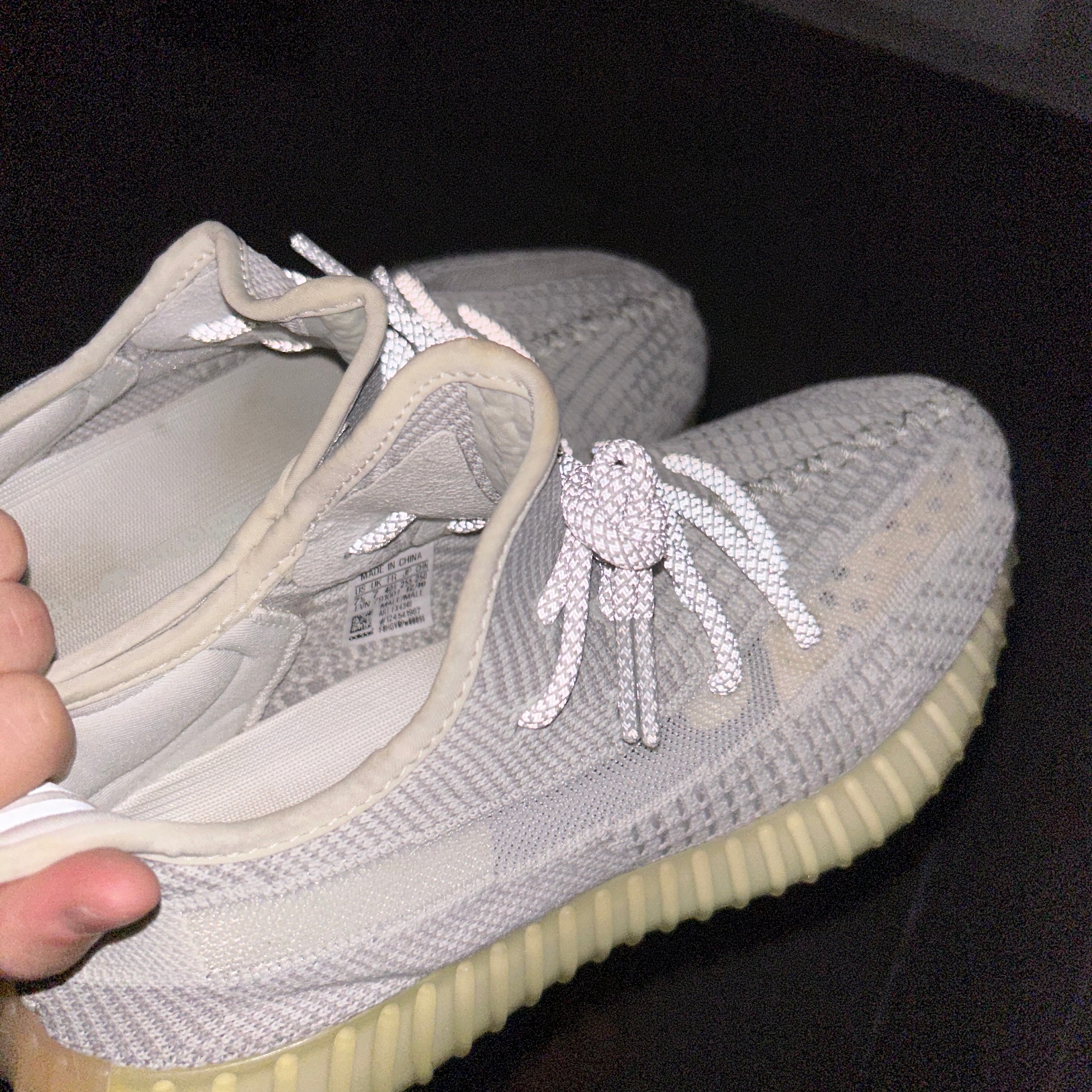 Adidas Yeezy Boost 350 V2 Yeshaya - Non-Reflective 착용 스타일 - 2