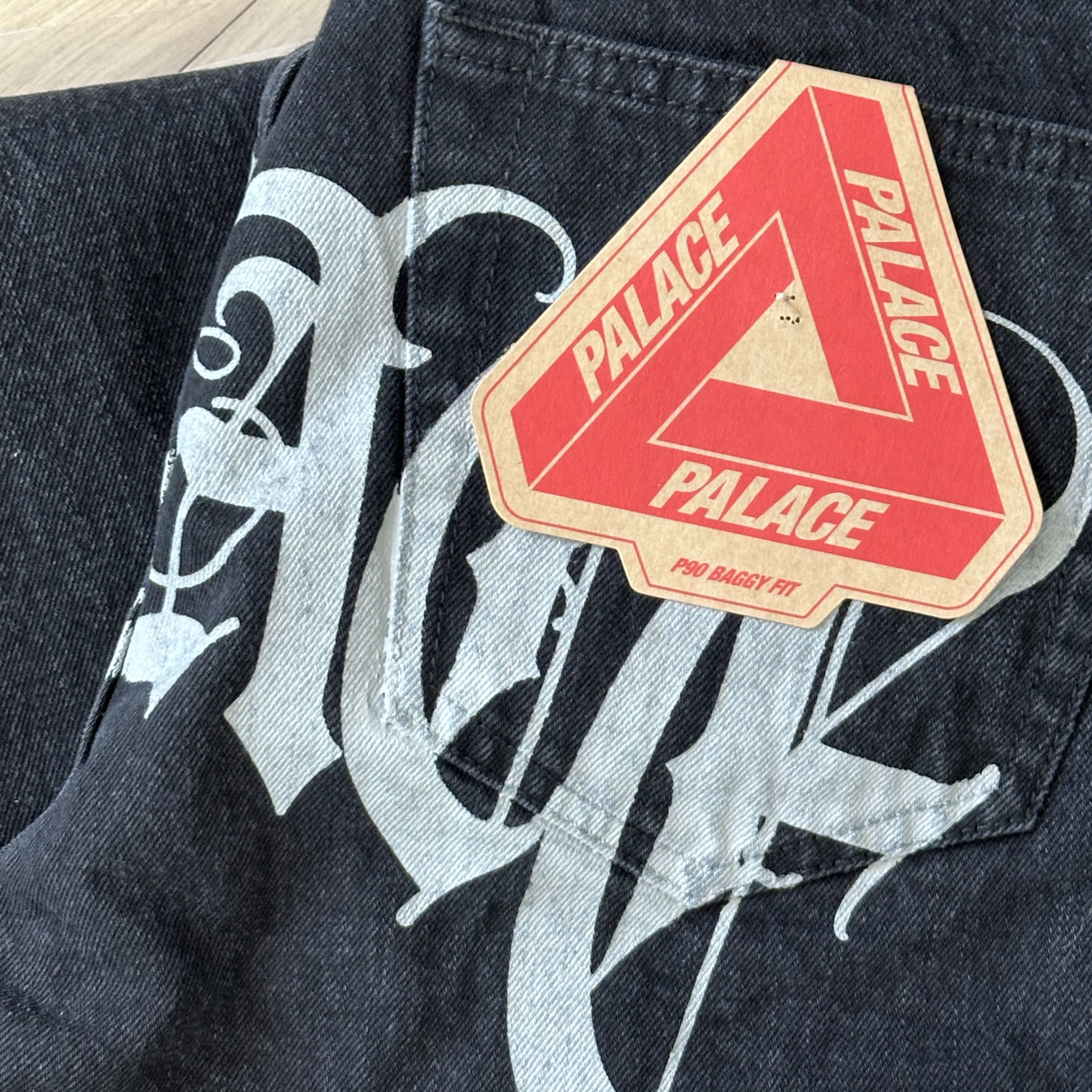 Palace EL Script P90 Baggy Jean Black - 24FW 착용 스타일