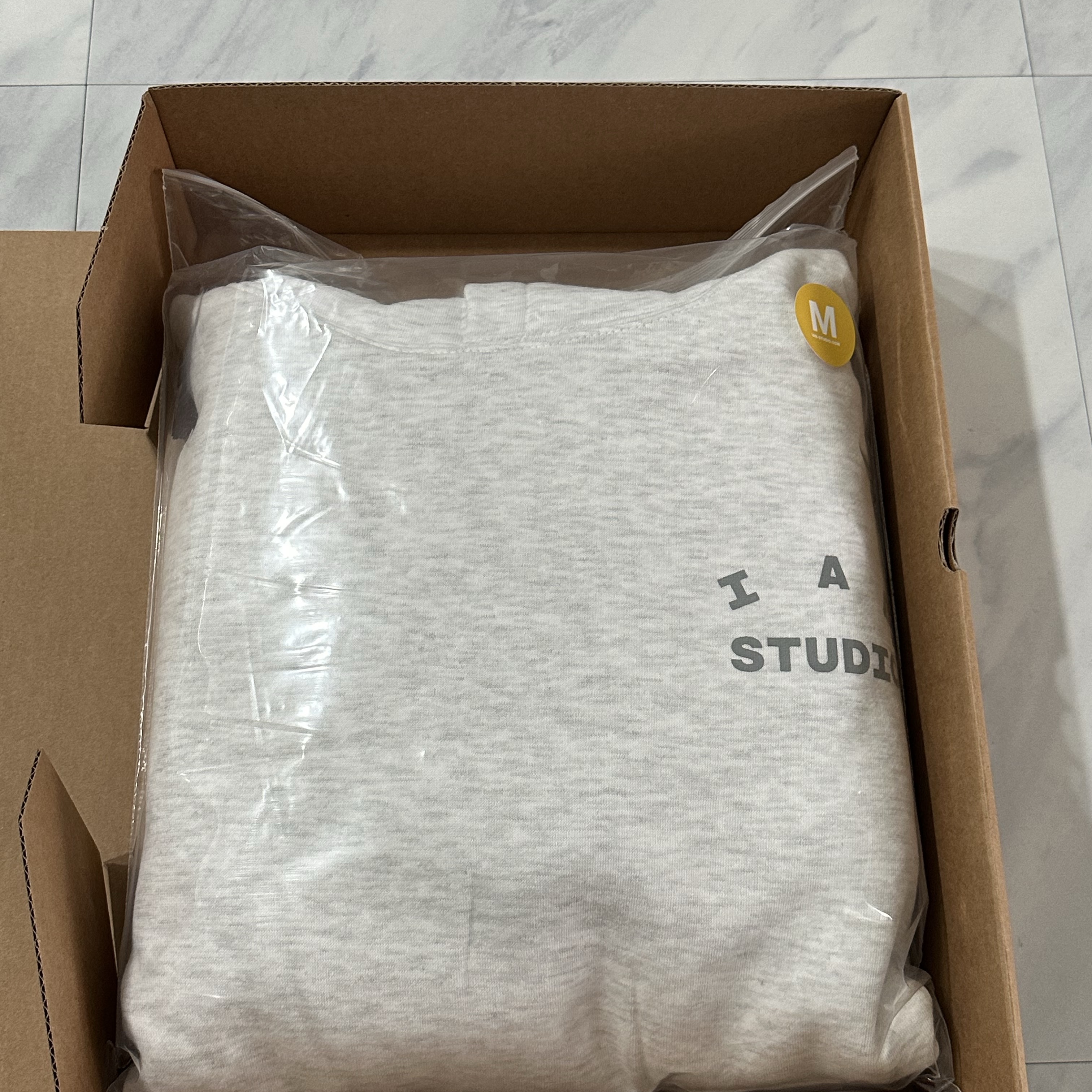 IAB Studio Hoodie Light Gray 착용 스타일 - 2