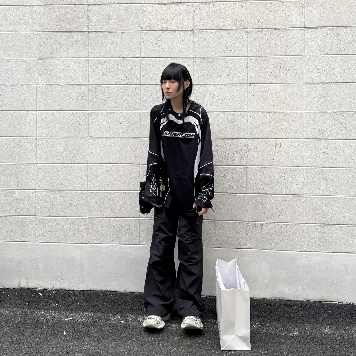 Supreme x Fox Racing Jersey Black - 23FW, Balenciaga 3XL Sneakers Light Beige 착용 스타일 - 4