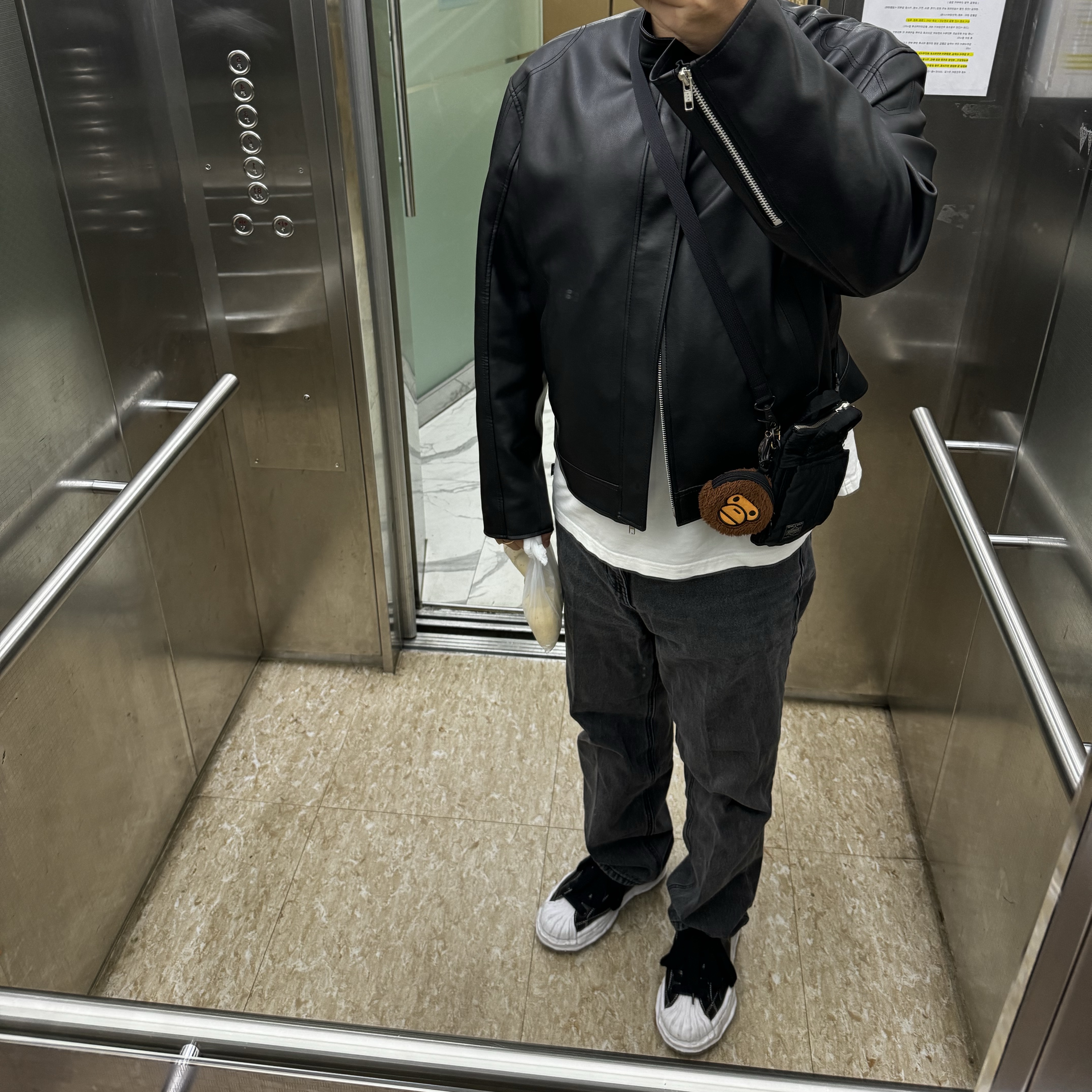 Maison Mihara Yasuhiro Blakey OG Sole Leather Low-top Sneakers Black, Porter Howl Helmet Bag Mini Black 착용 스타일