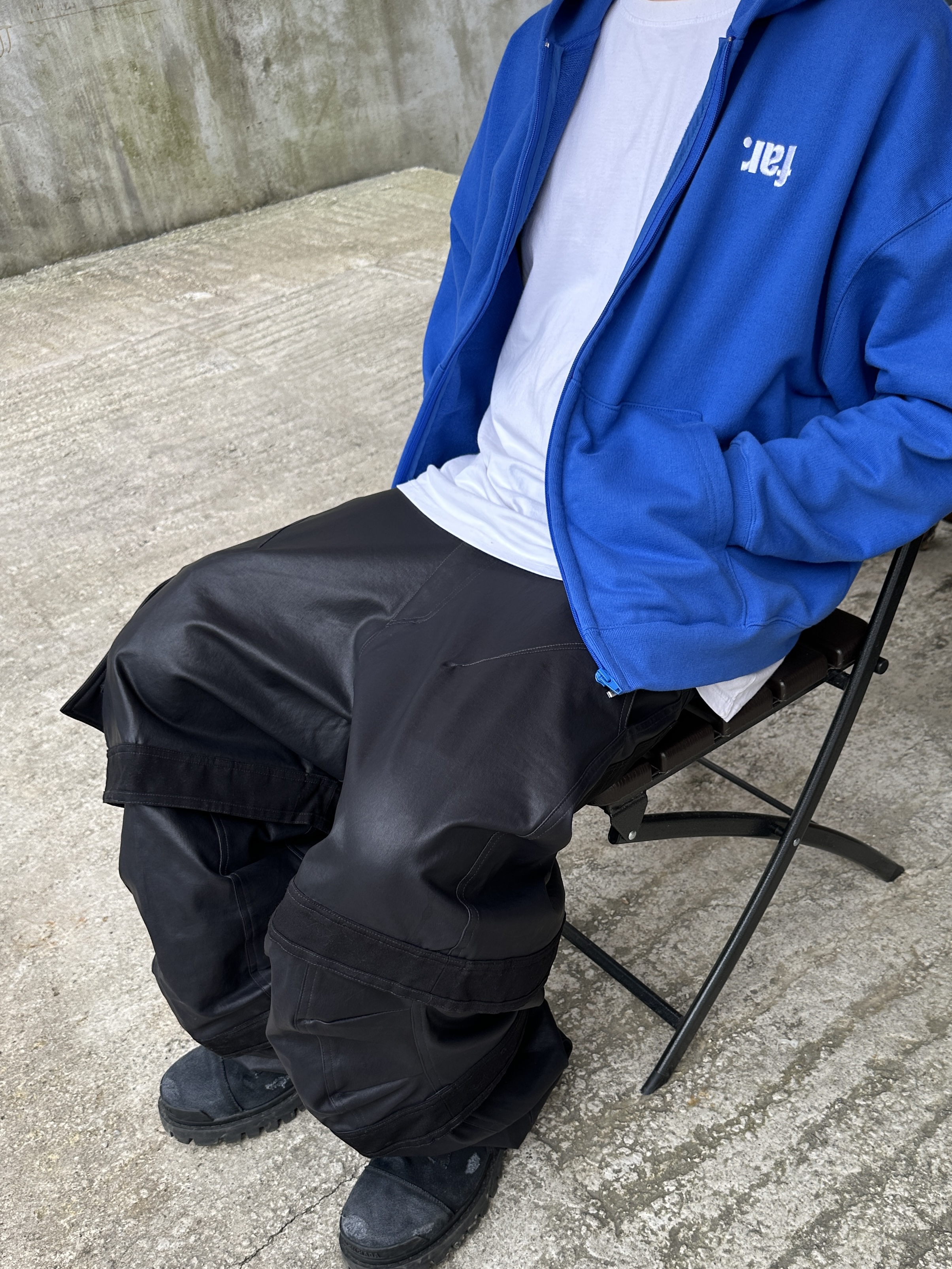 Farfromwhat Far Layered Work Pants Coated Black, Balenciaga Combat Strike 20mm Boots Black 착용 스타일