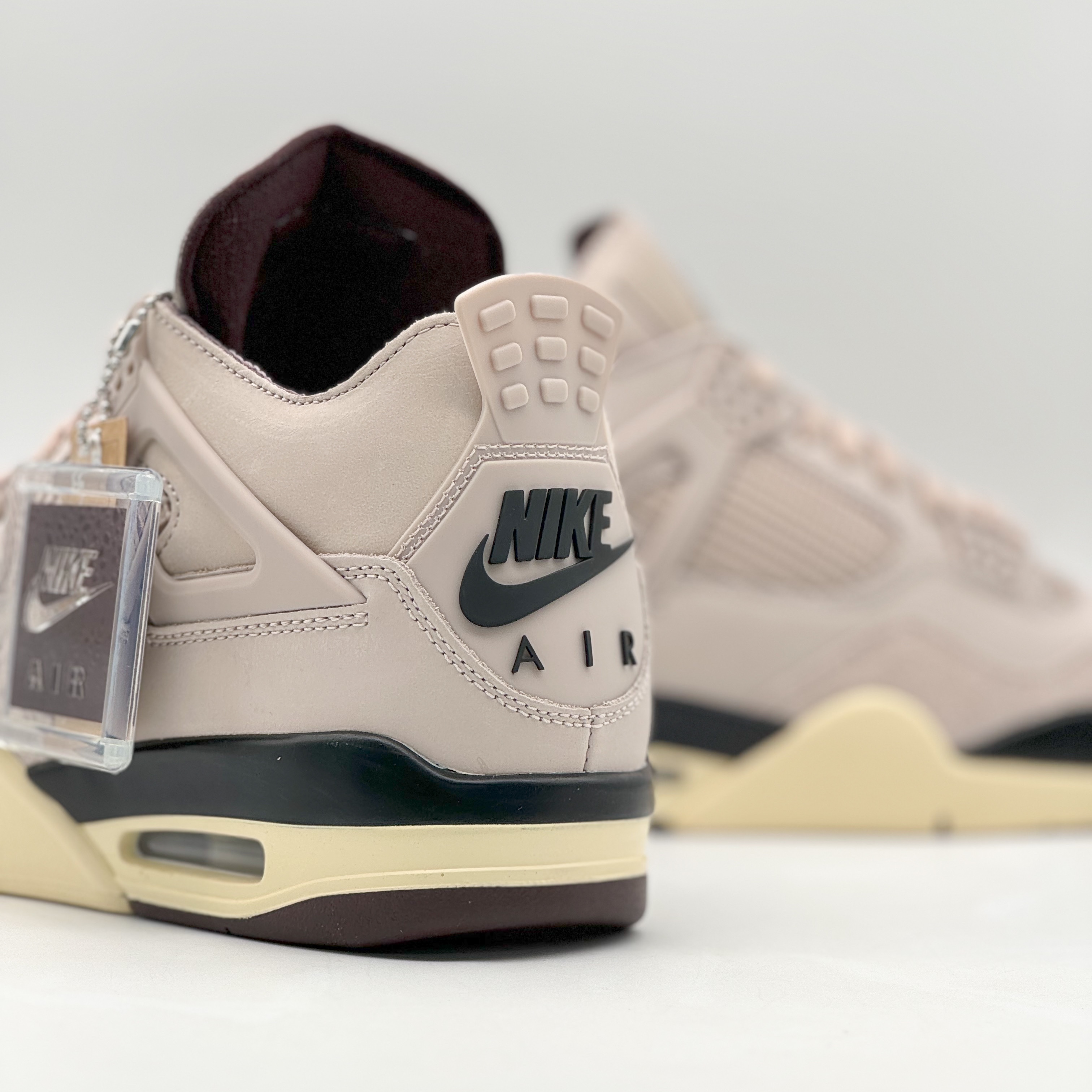 (W) Jordan 4 x A Ma Maniere Retro OG SP W.Y.W.S. 착용 스타일 - 3