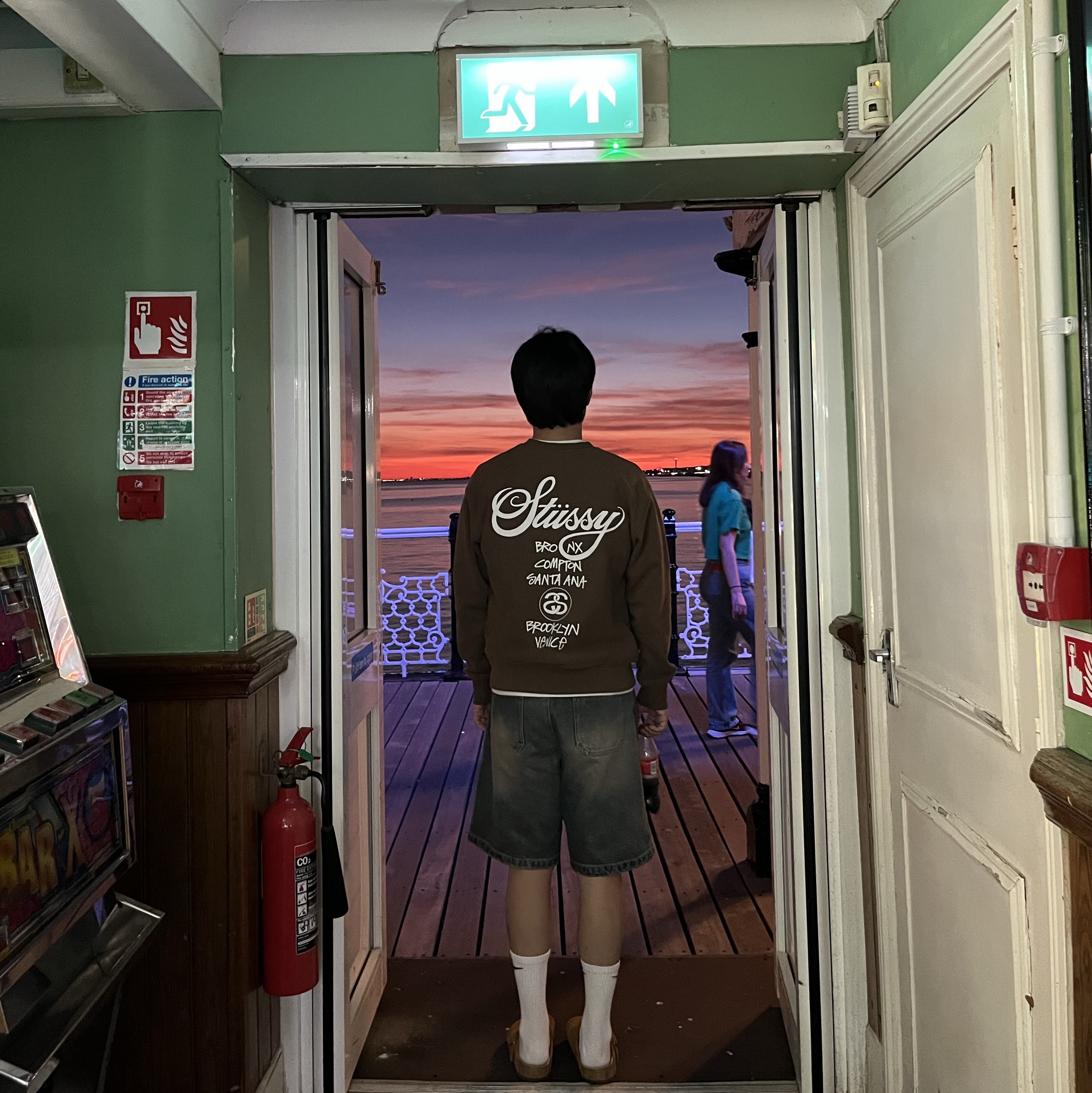 Stussy World Tour Crew Coffee 2022 착용 스타일 - 1