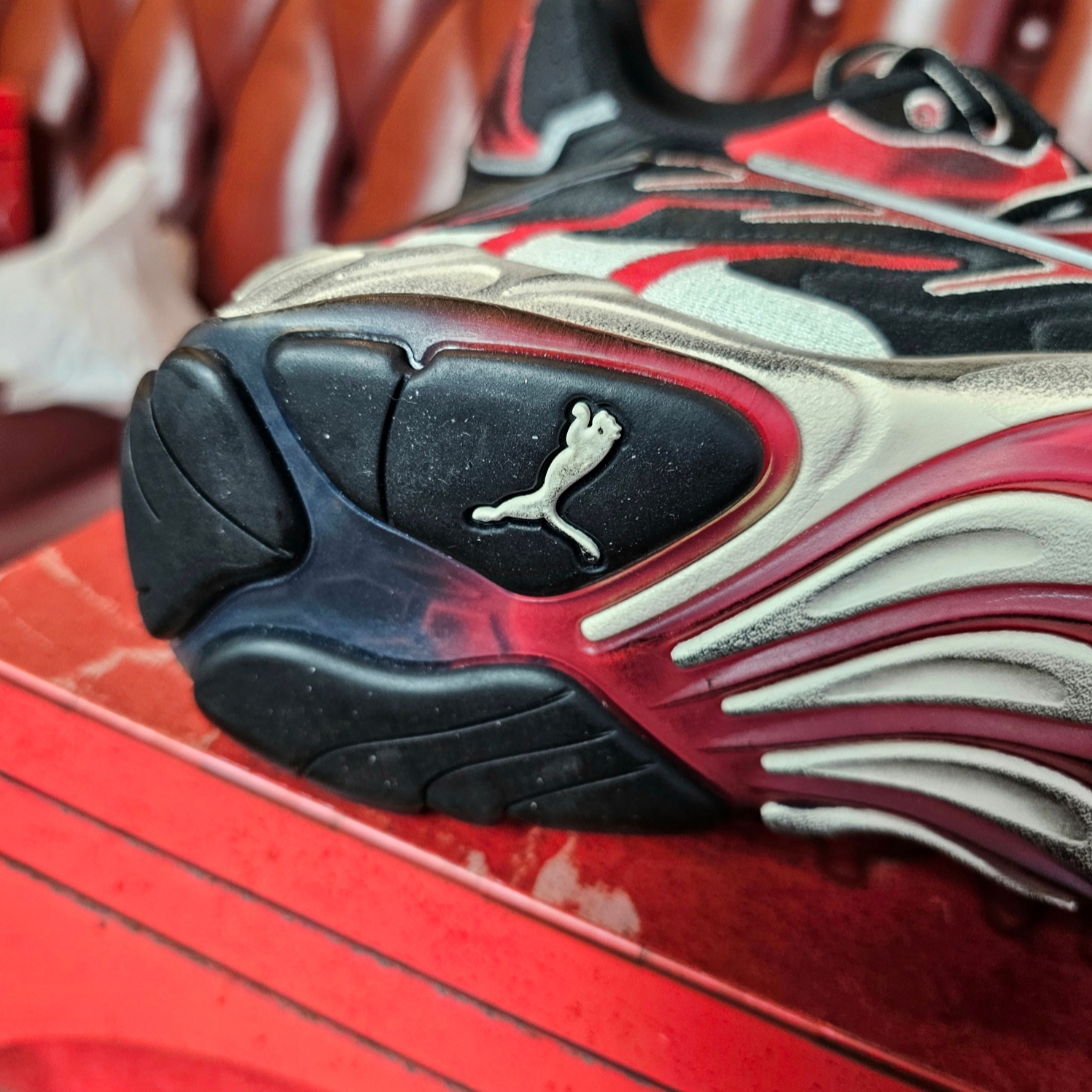 Puma x A$AP Rocky Inhale Distressed Puma Black Pop Red 착용 스타일 - 5