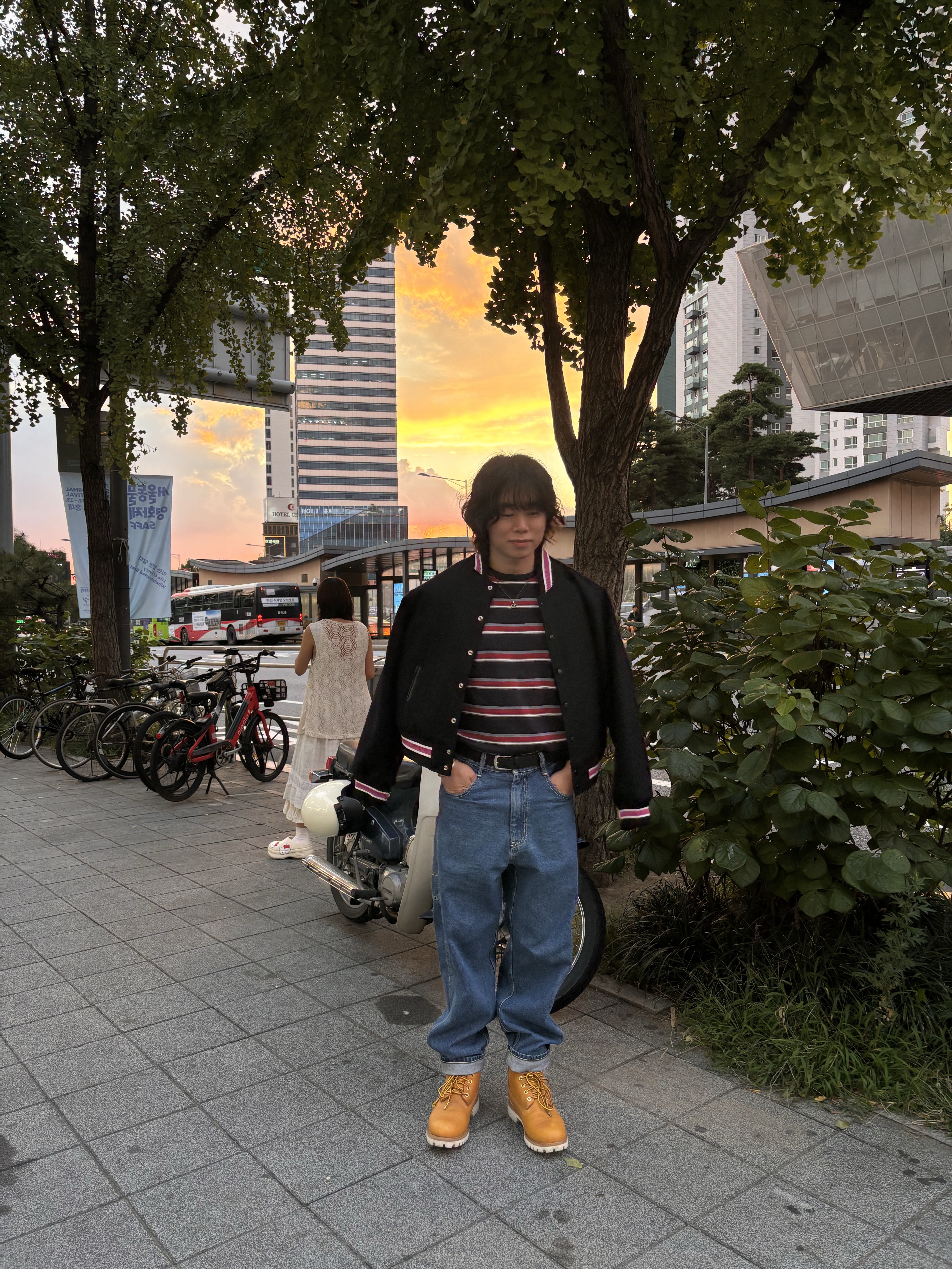 Stussy S Talk Melton Varsity Jacket Black, Timberland x Stussy 6 Inch Zip Boot Wheat - Medium 착용 스타일 - 2