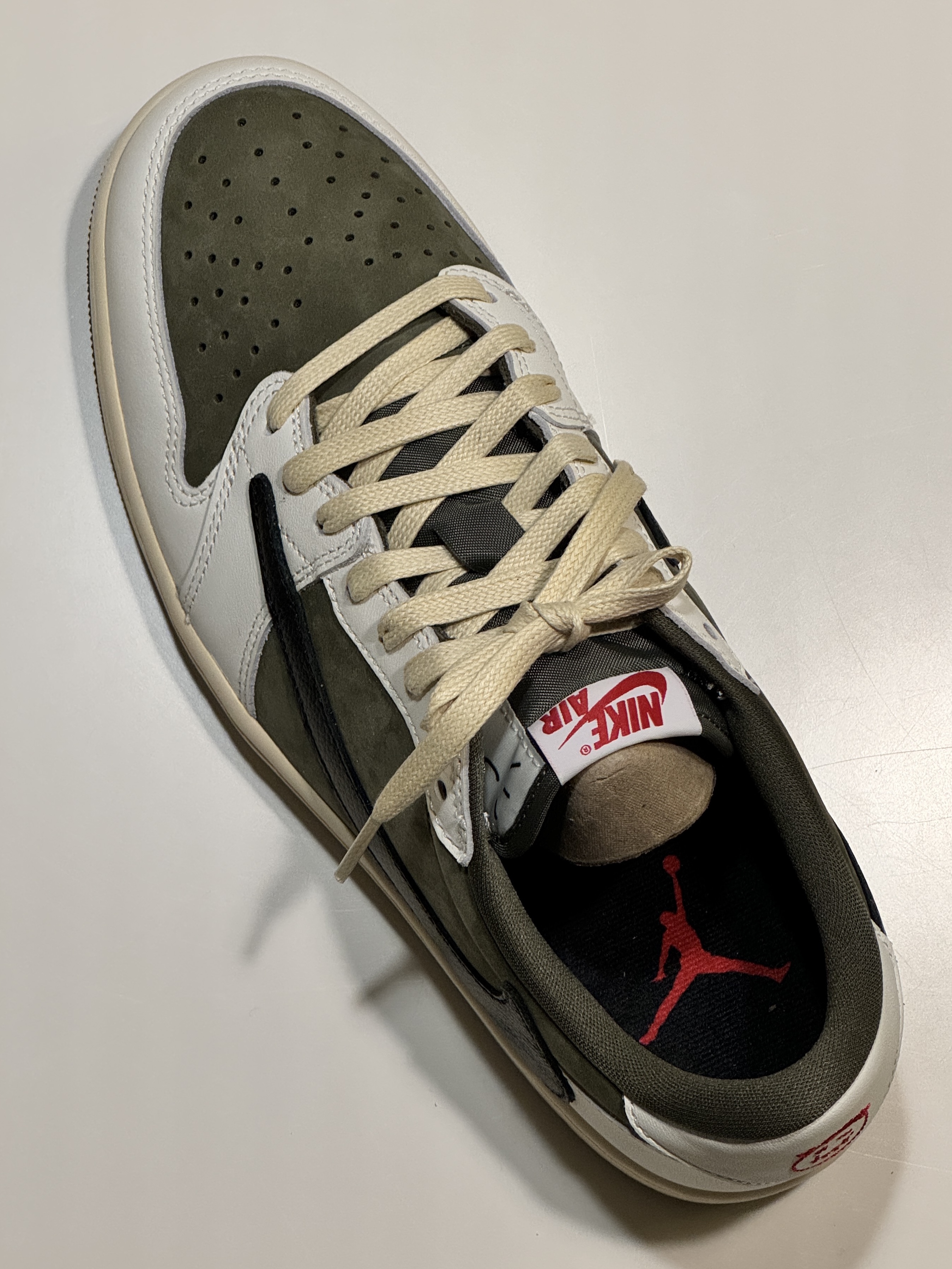 Jordan 1 x Travis Scott Retro Low OG SP Reverse Olive 착용 스타일