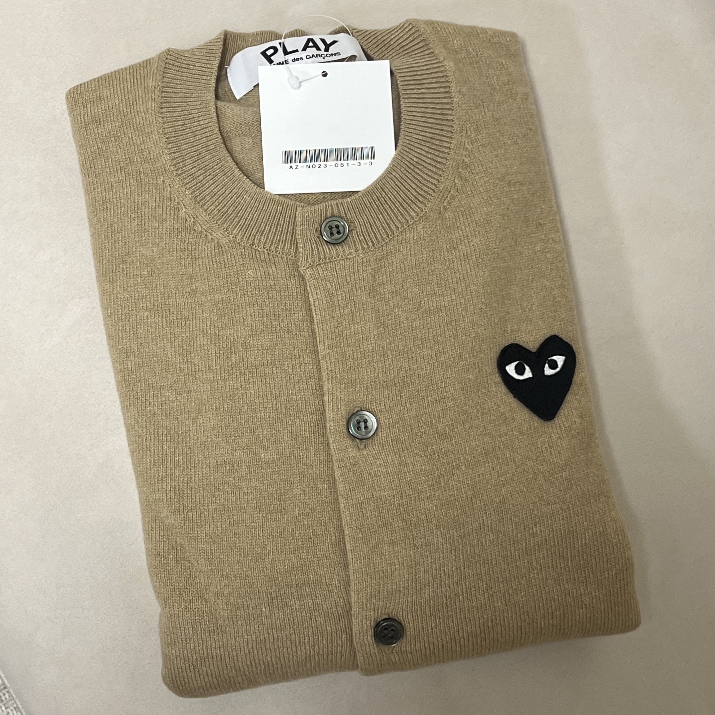 (W) Play Comme des Garcons Black Heart Knit Cardigan Beige 착용 스타일